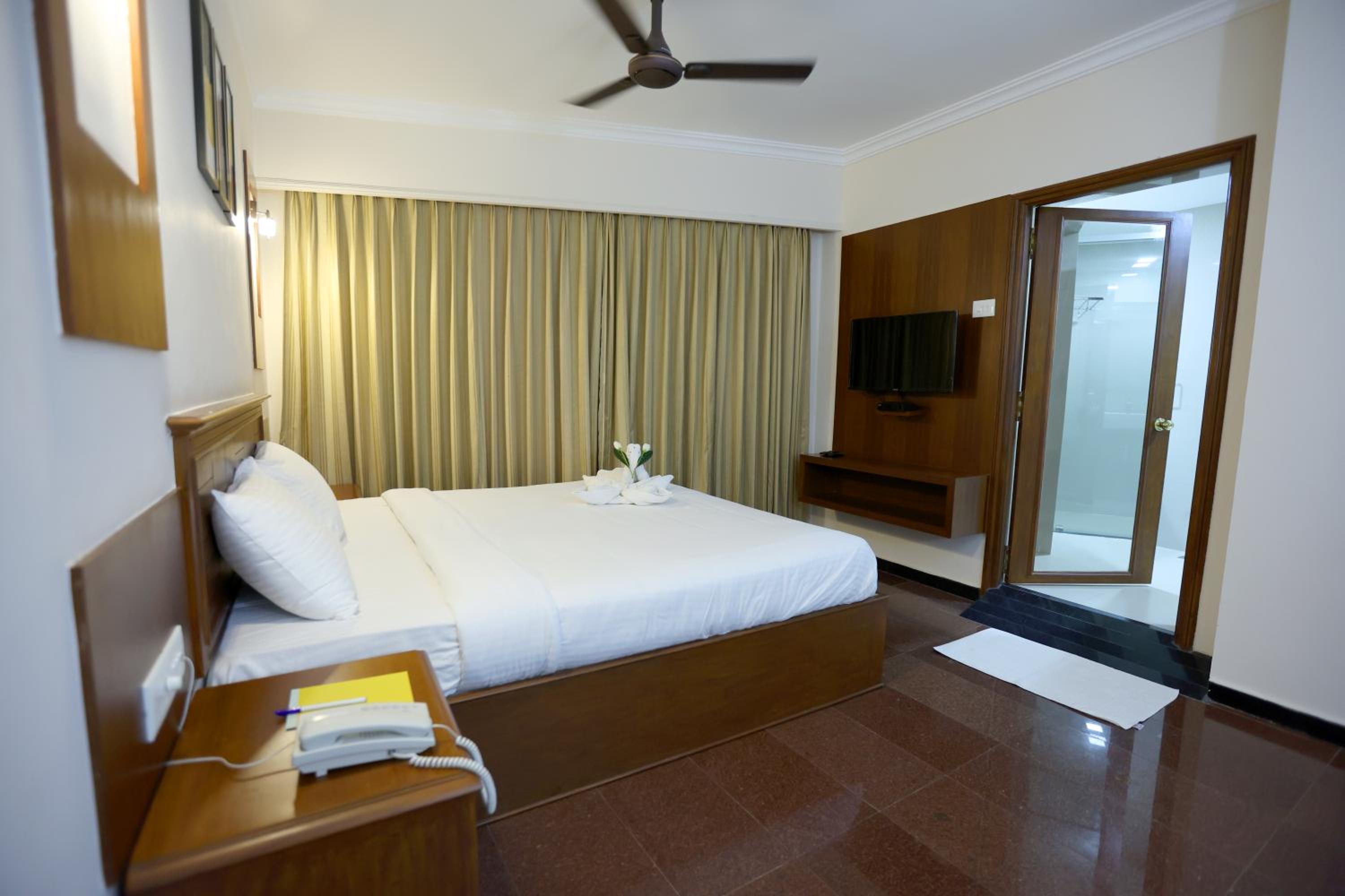 Suite - Photo 11