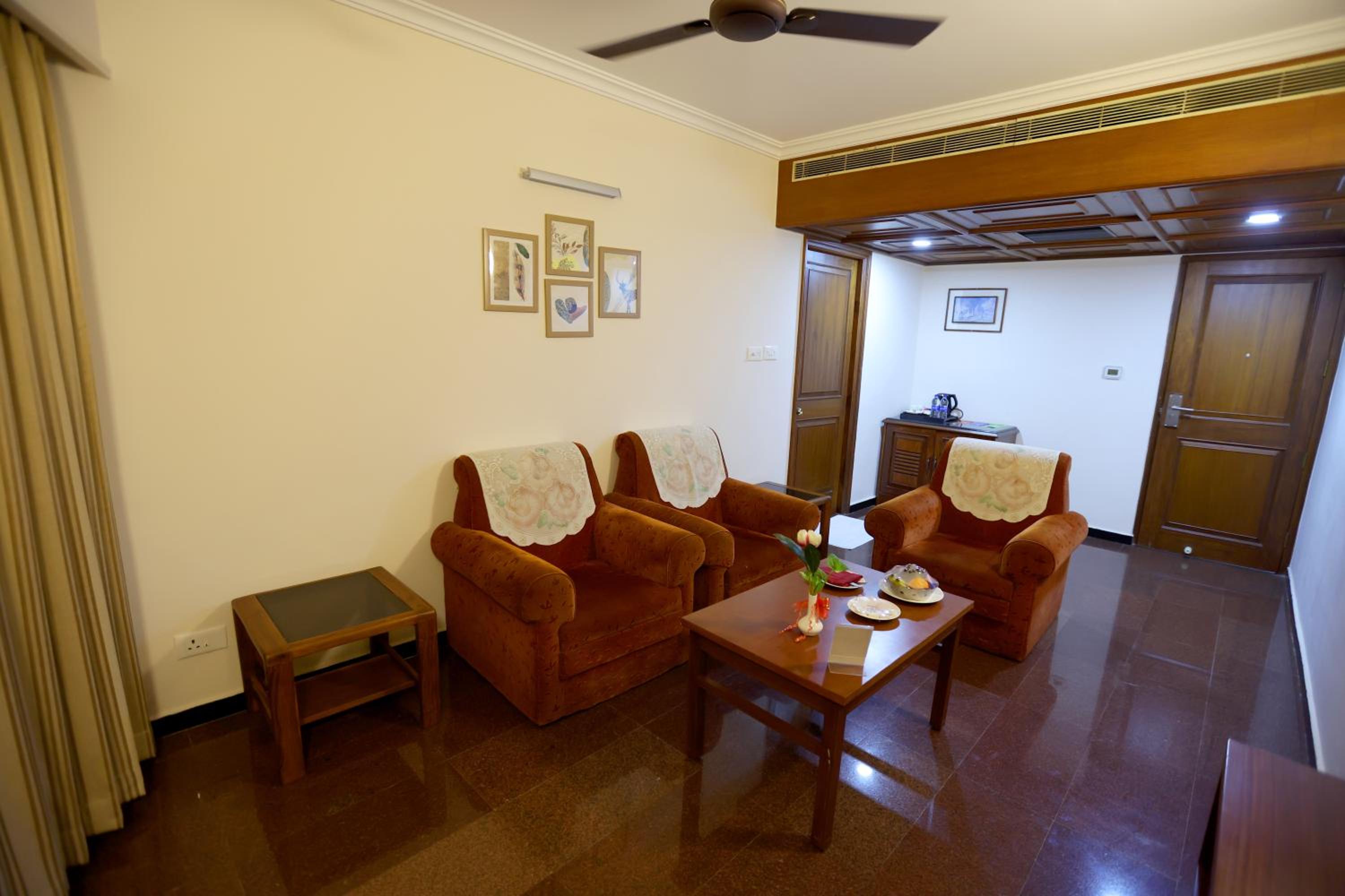 Suite - Photo 3