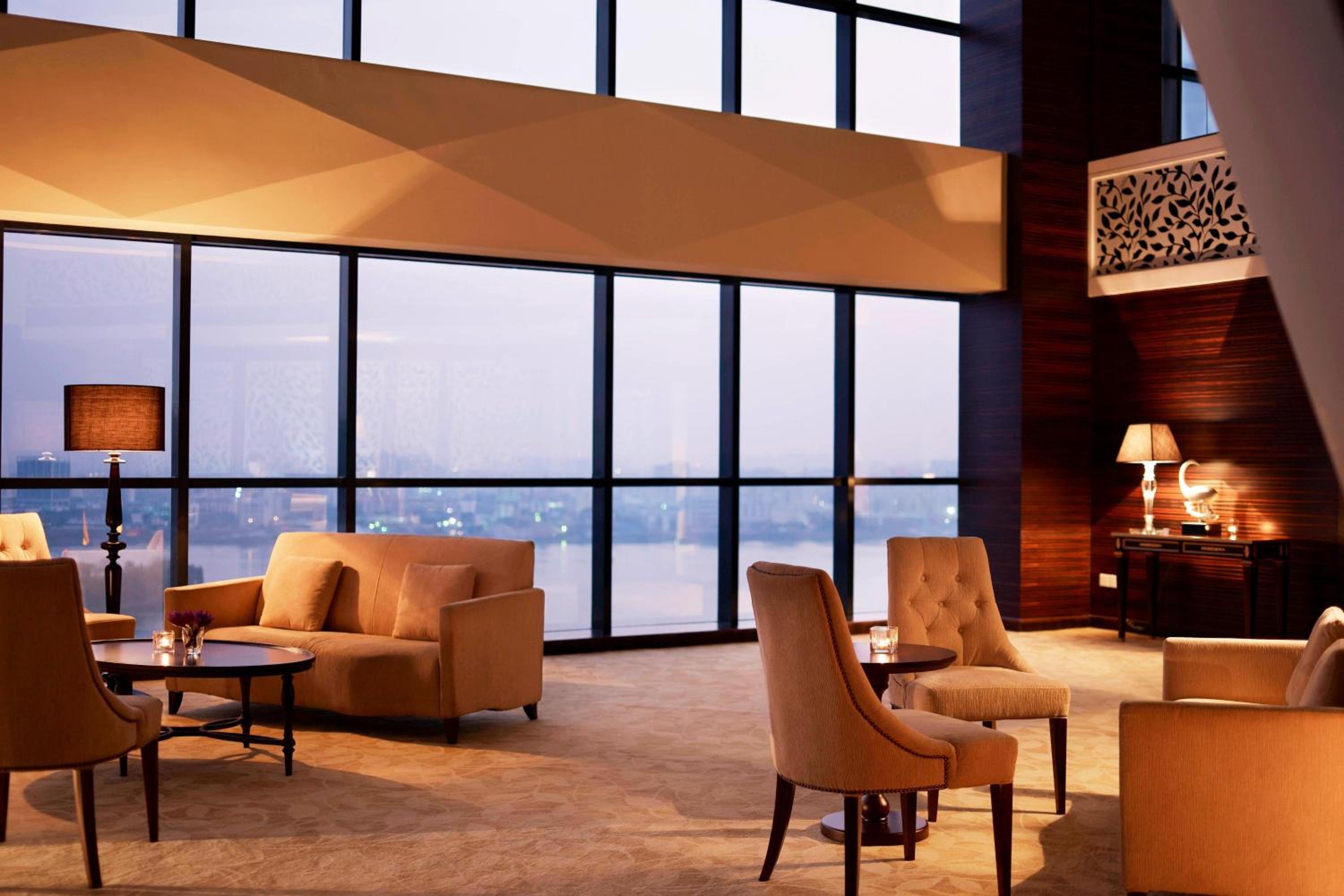 Executive King City View, Club lounge access, Guest room - Photo 4