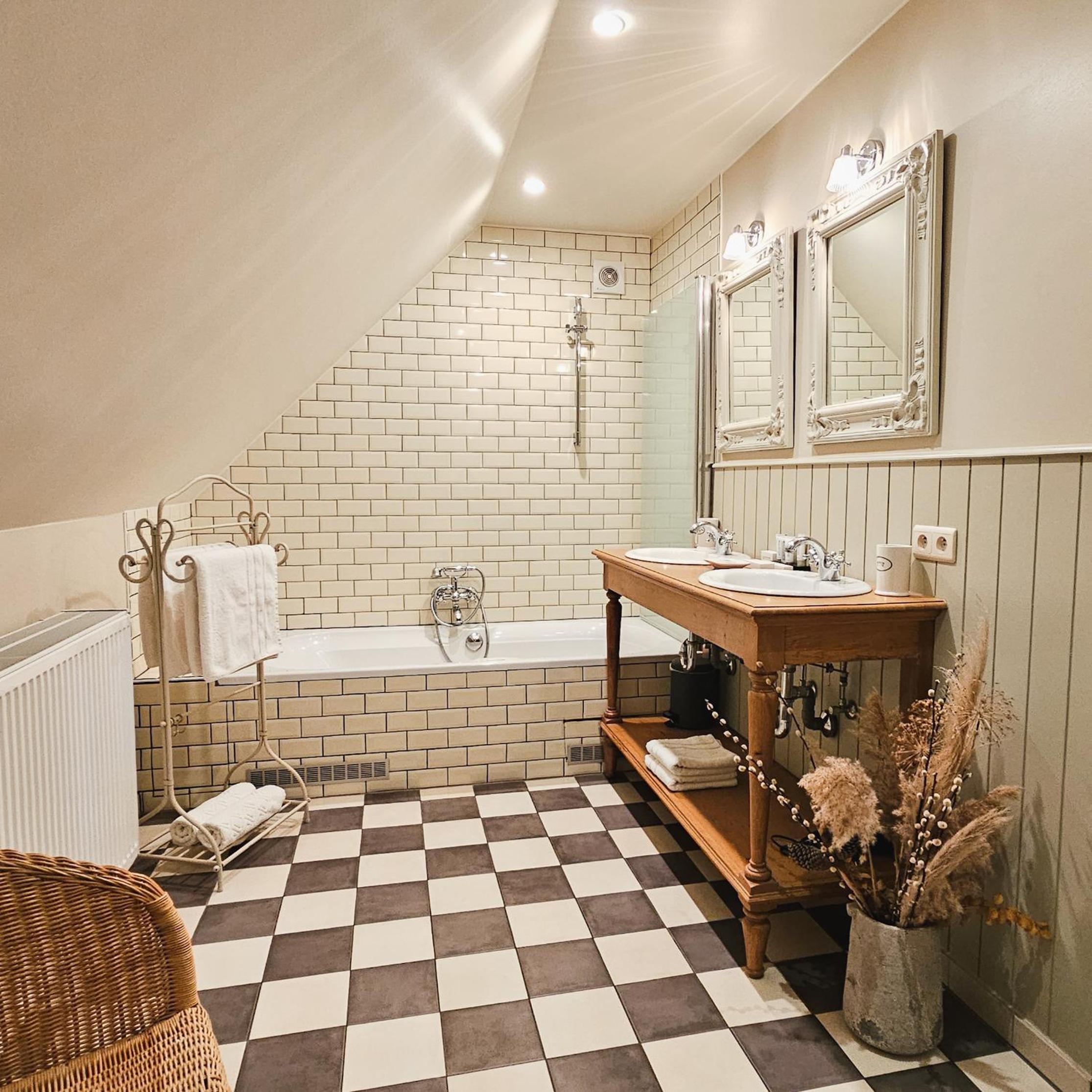 Queen Room with Spa Bath photo 2