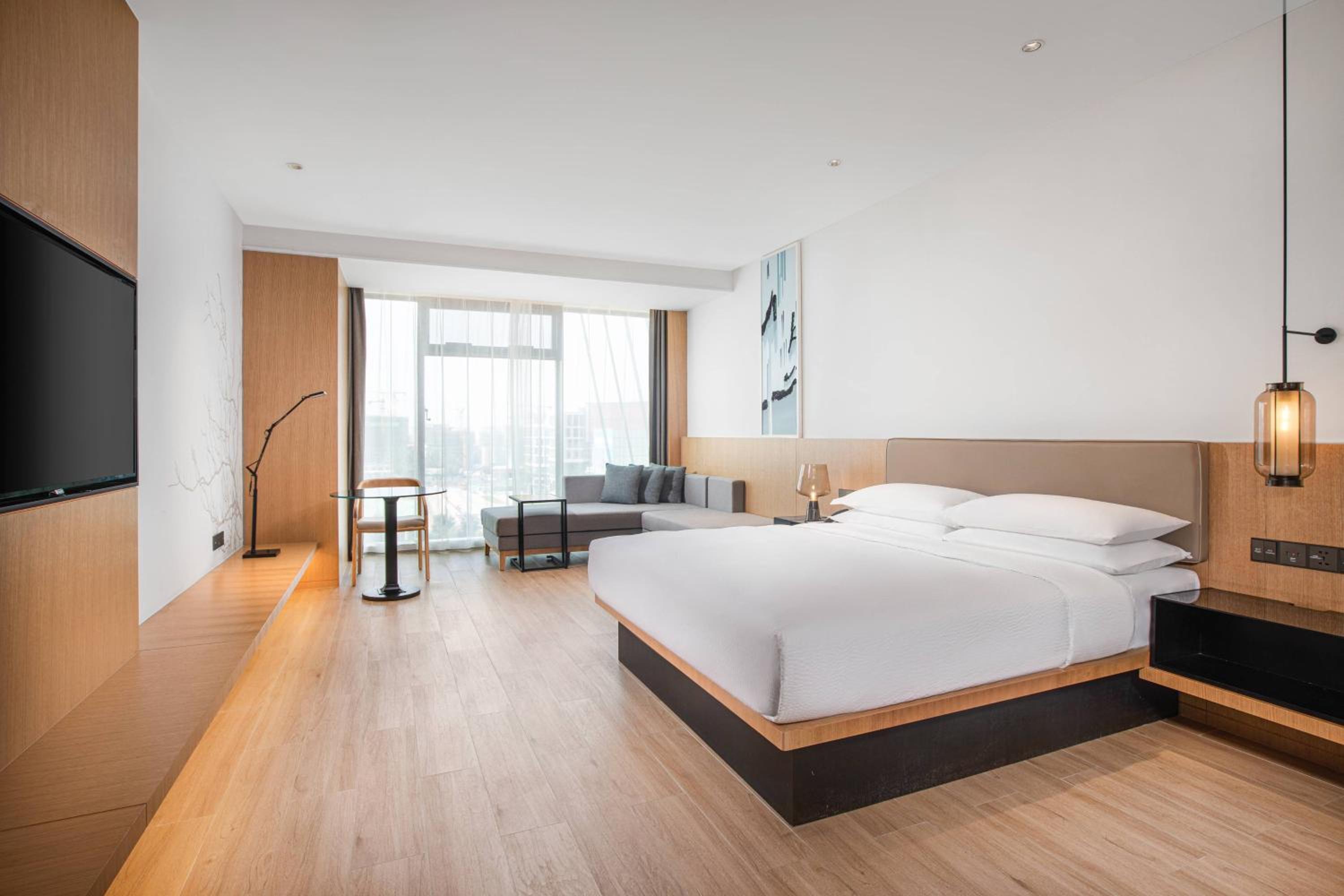 Deluxe King Room photo 1
