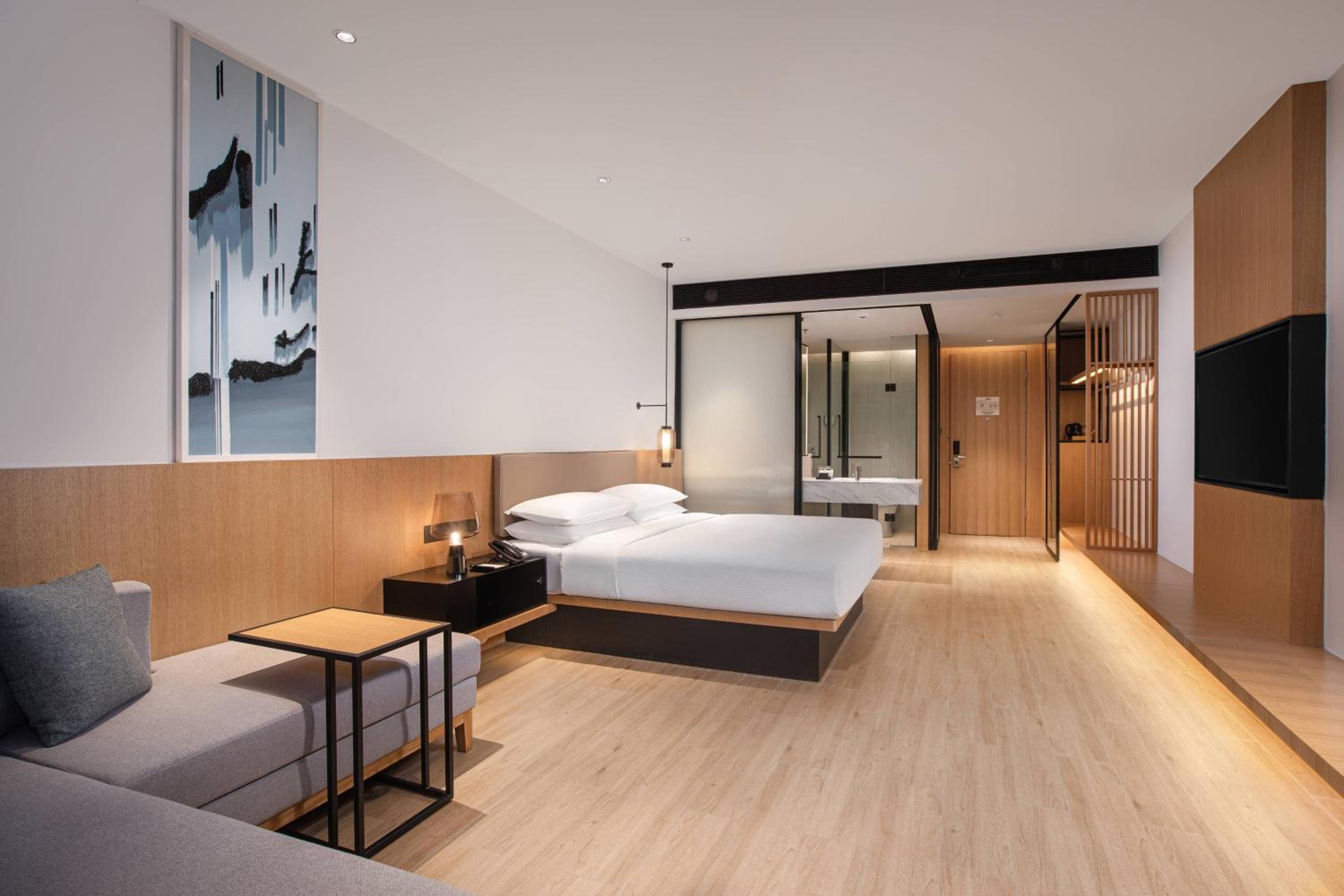 Deluxe King Room photo 2