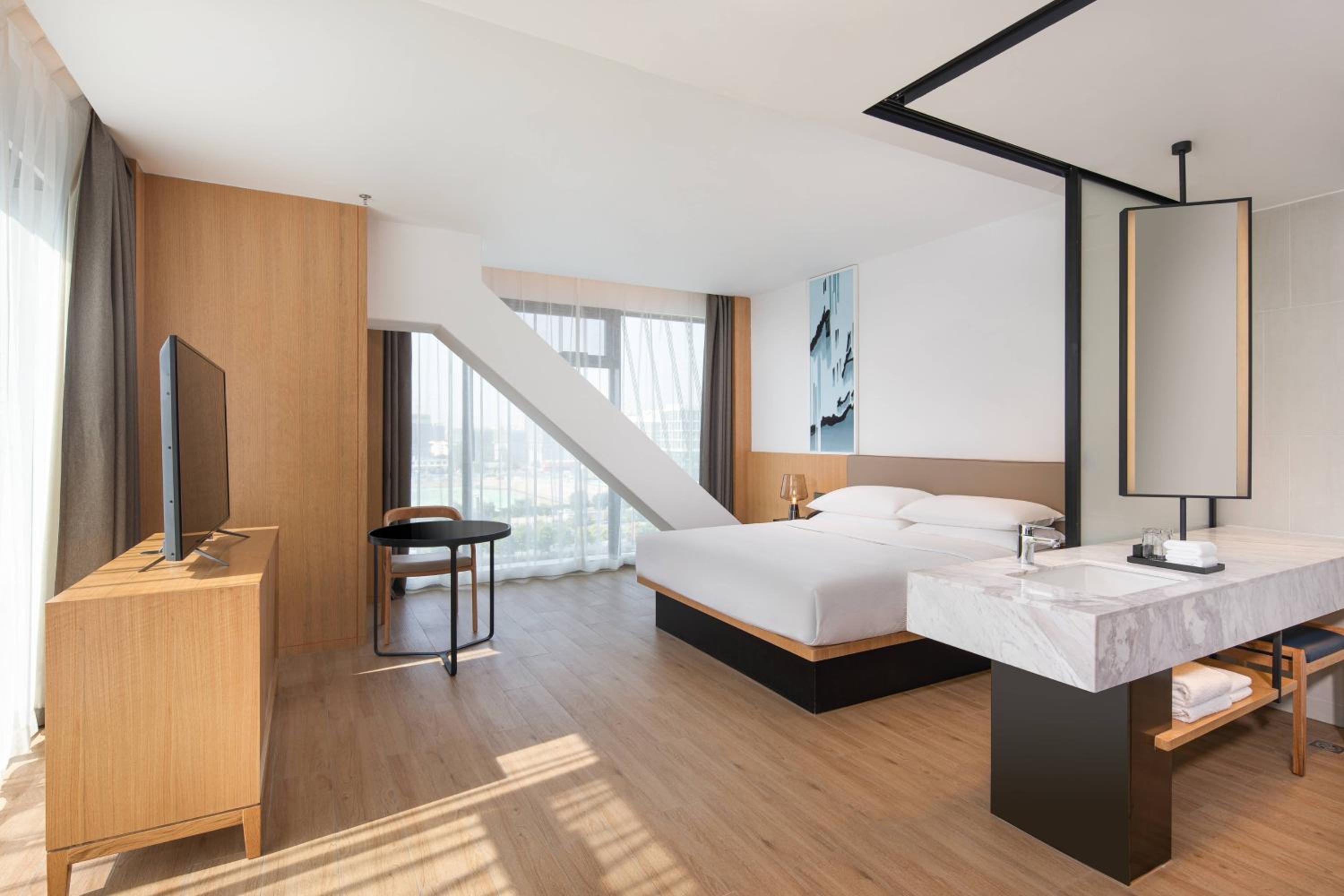 Deluxe Executive King Room photo 1