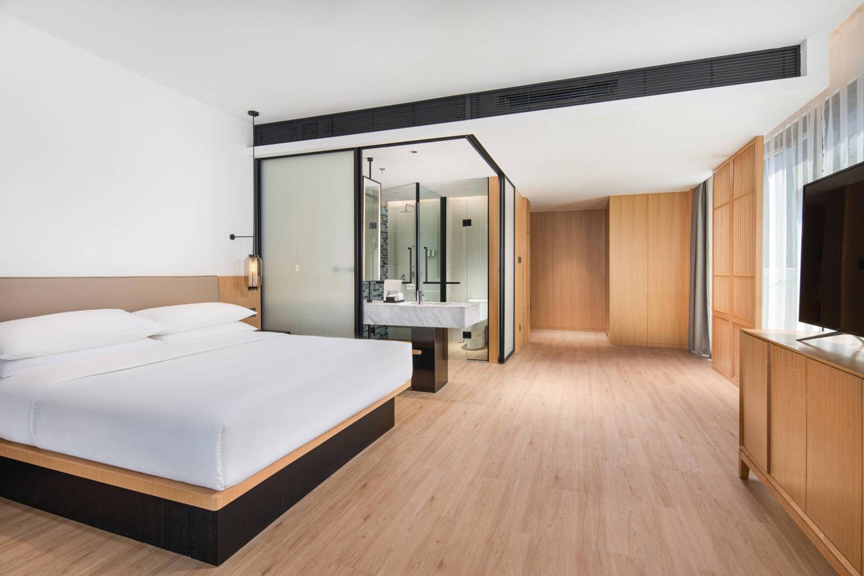 Deluxe Executive King Room photo 3