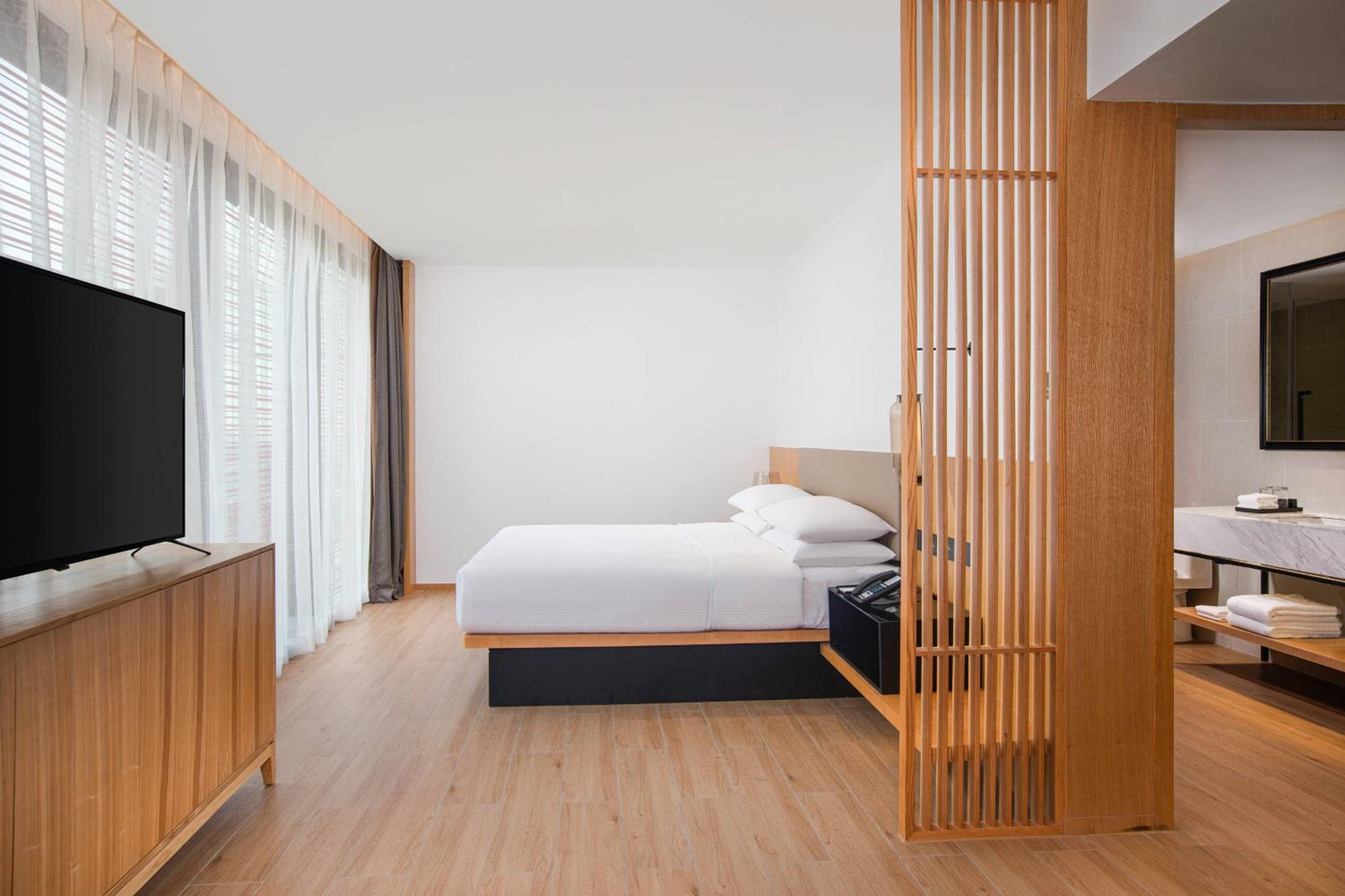 Deluxe King Room photo 3