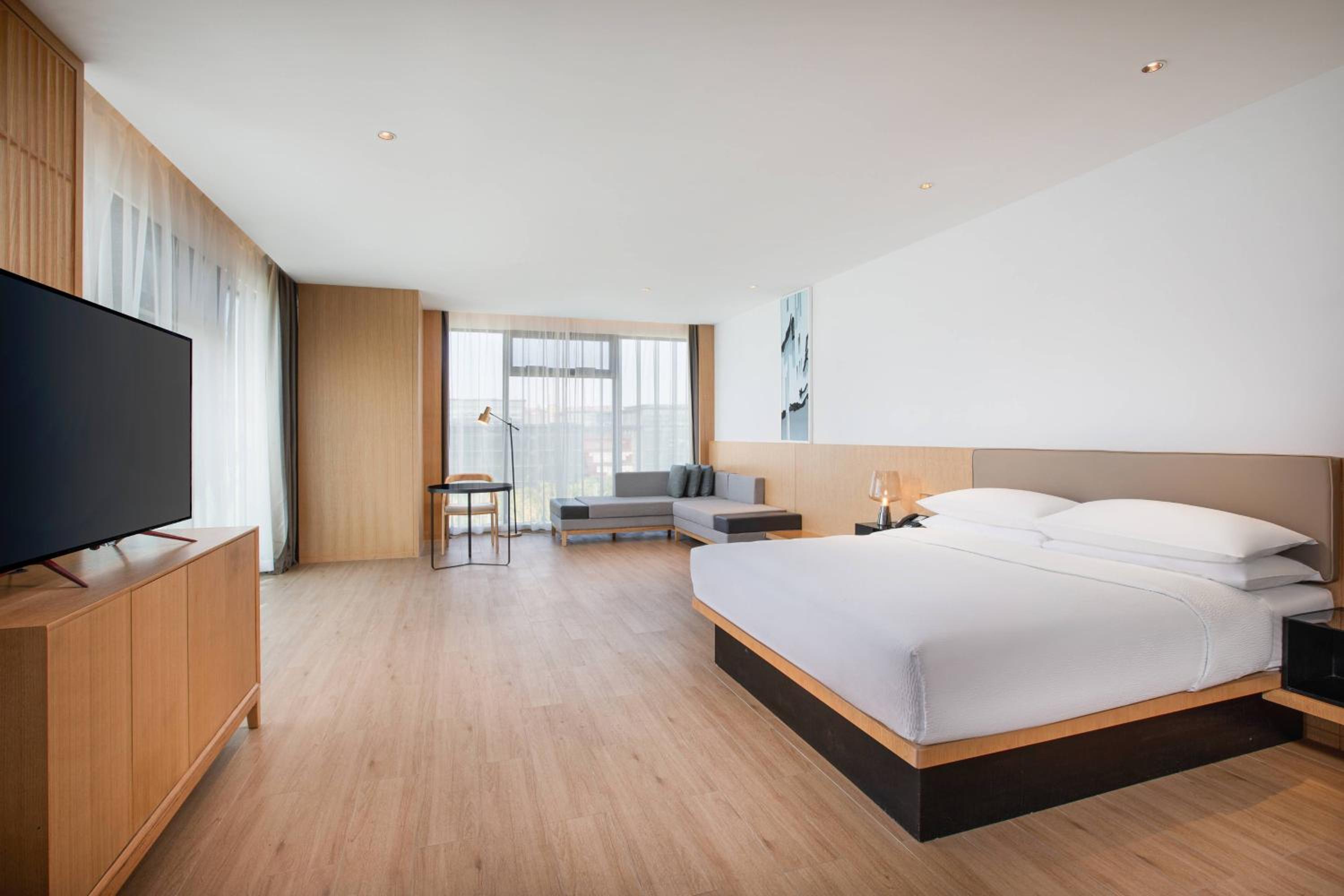 Studio Suite with King Bed photo 1