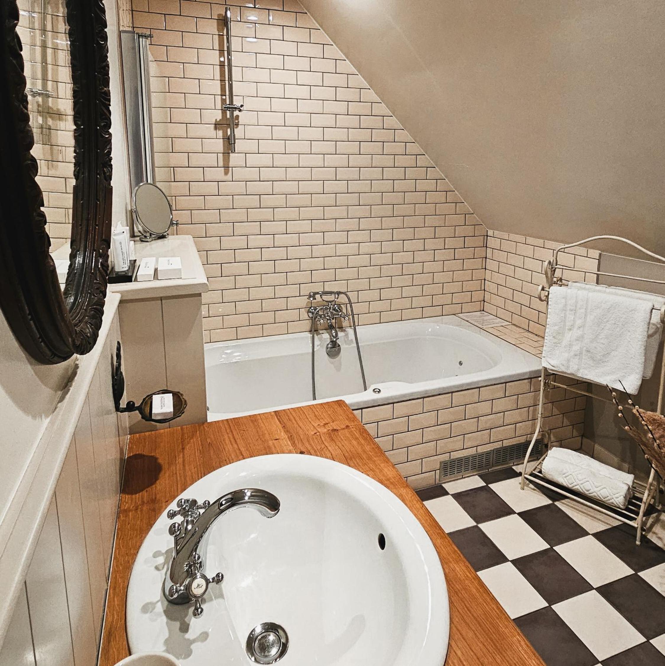 King Room with Spa Bath photo 2