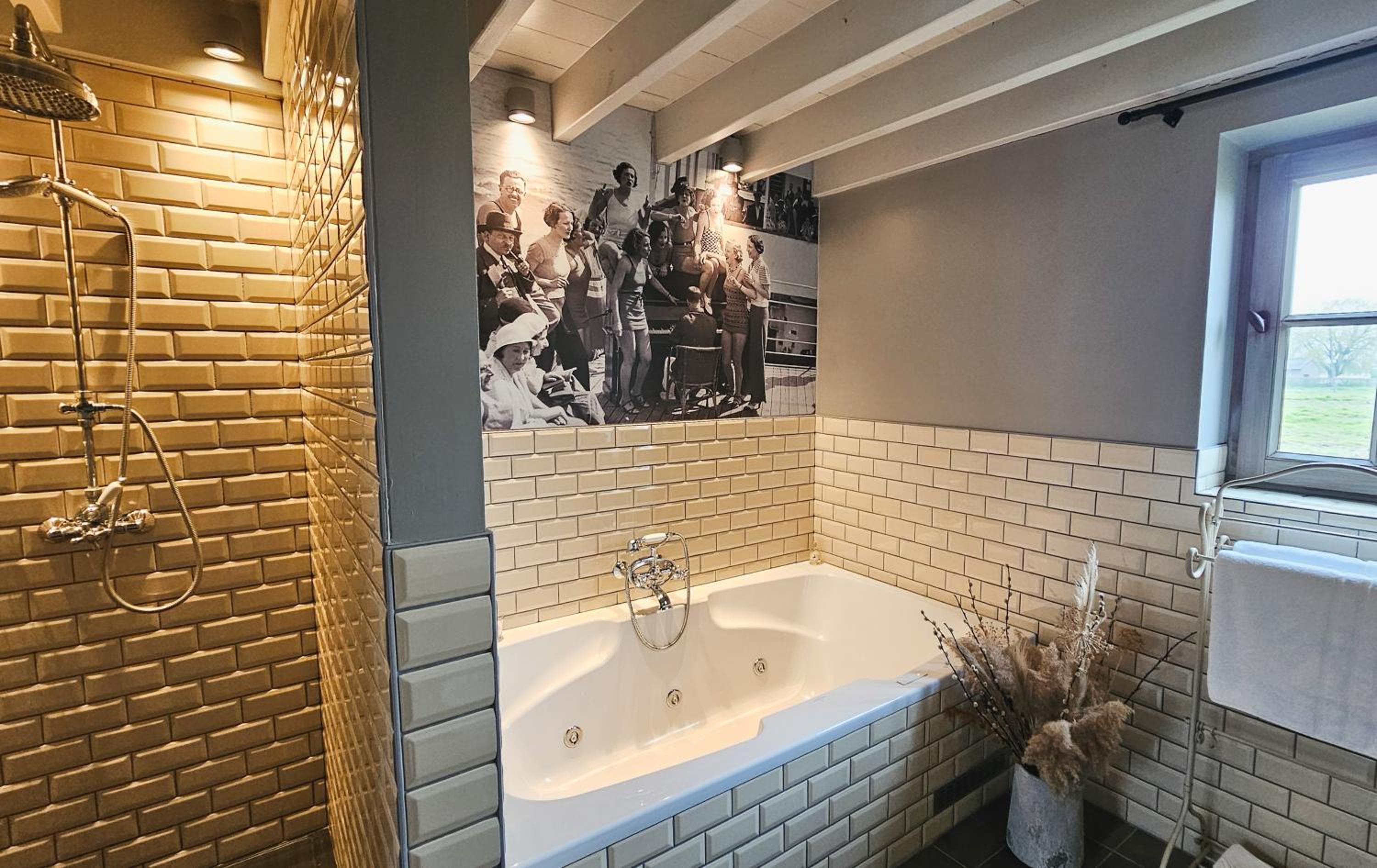 Deluxe Suite with Spa Bath photo 3