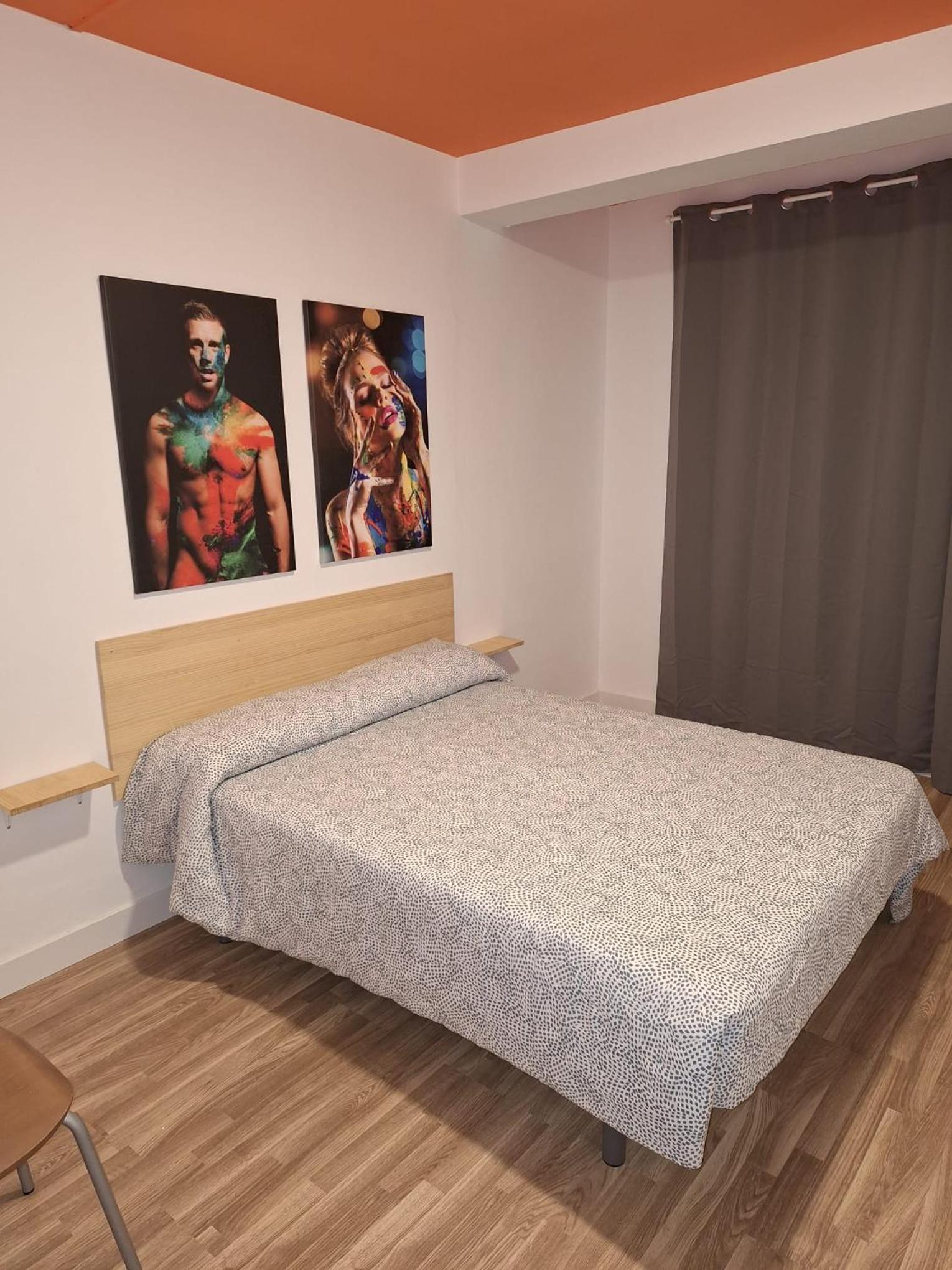 Double Room with Private Bathroom - Photo 1