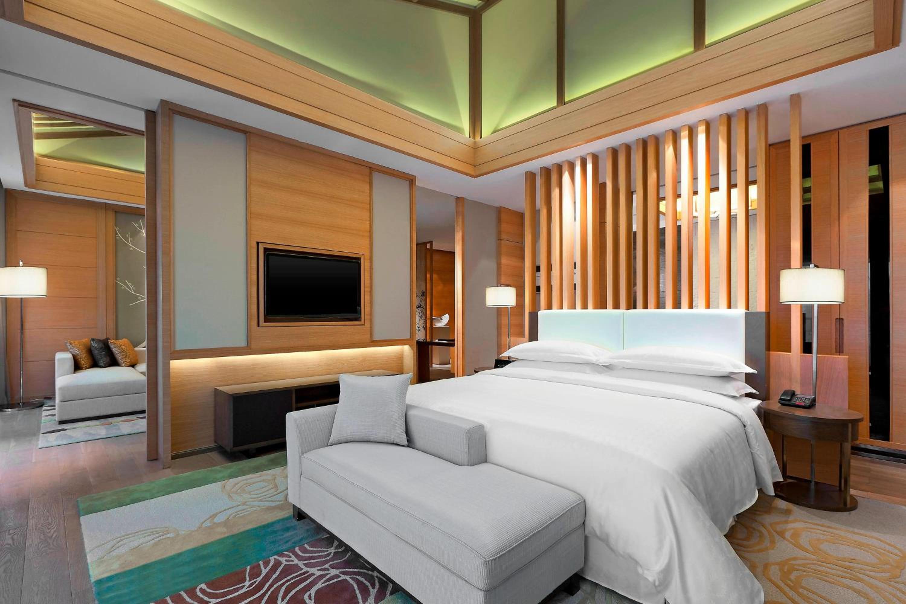 Deluxe Suite, Concierge lounge access, 1 Bedroom Suite - Photo 4