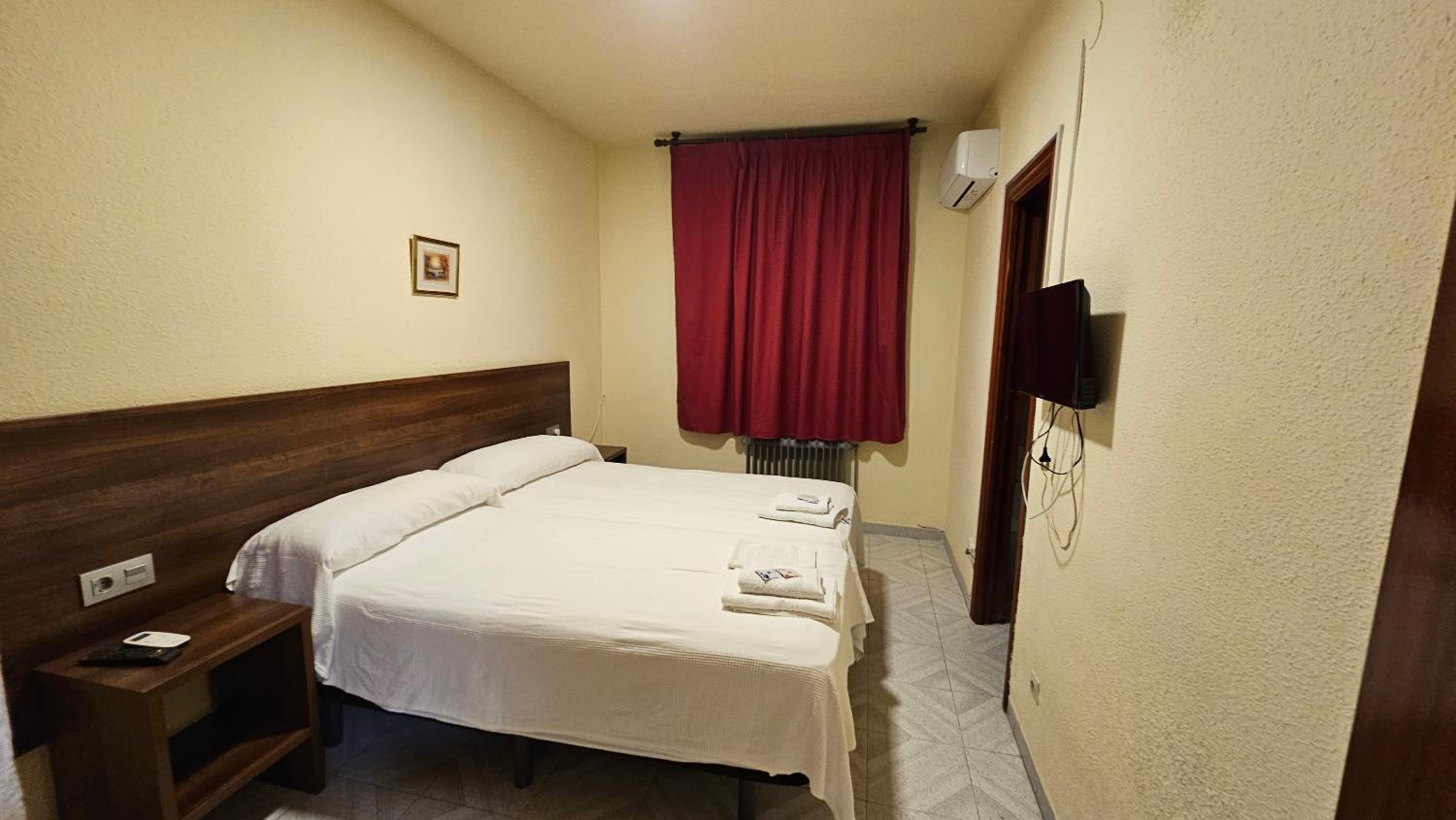 Double Room with Lake View - Photo 1