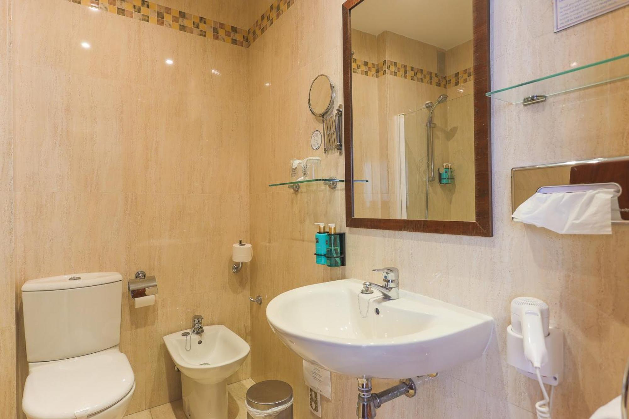 Double or Twin Room - Photo 5