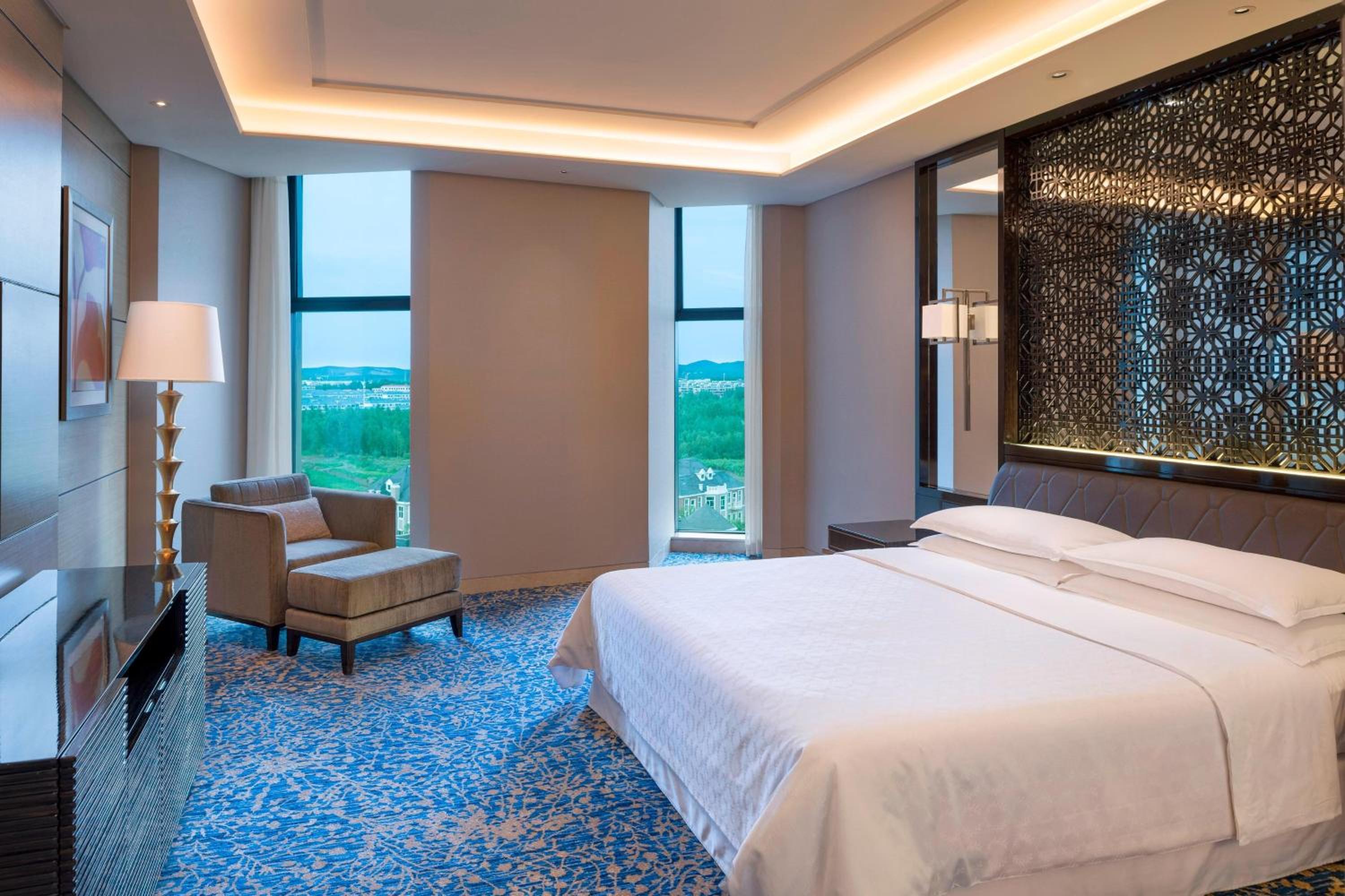 Club Suite Room, Club level, 1 Bedroom Larger Suite, 1 King