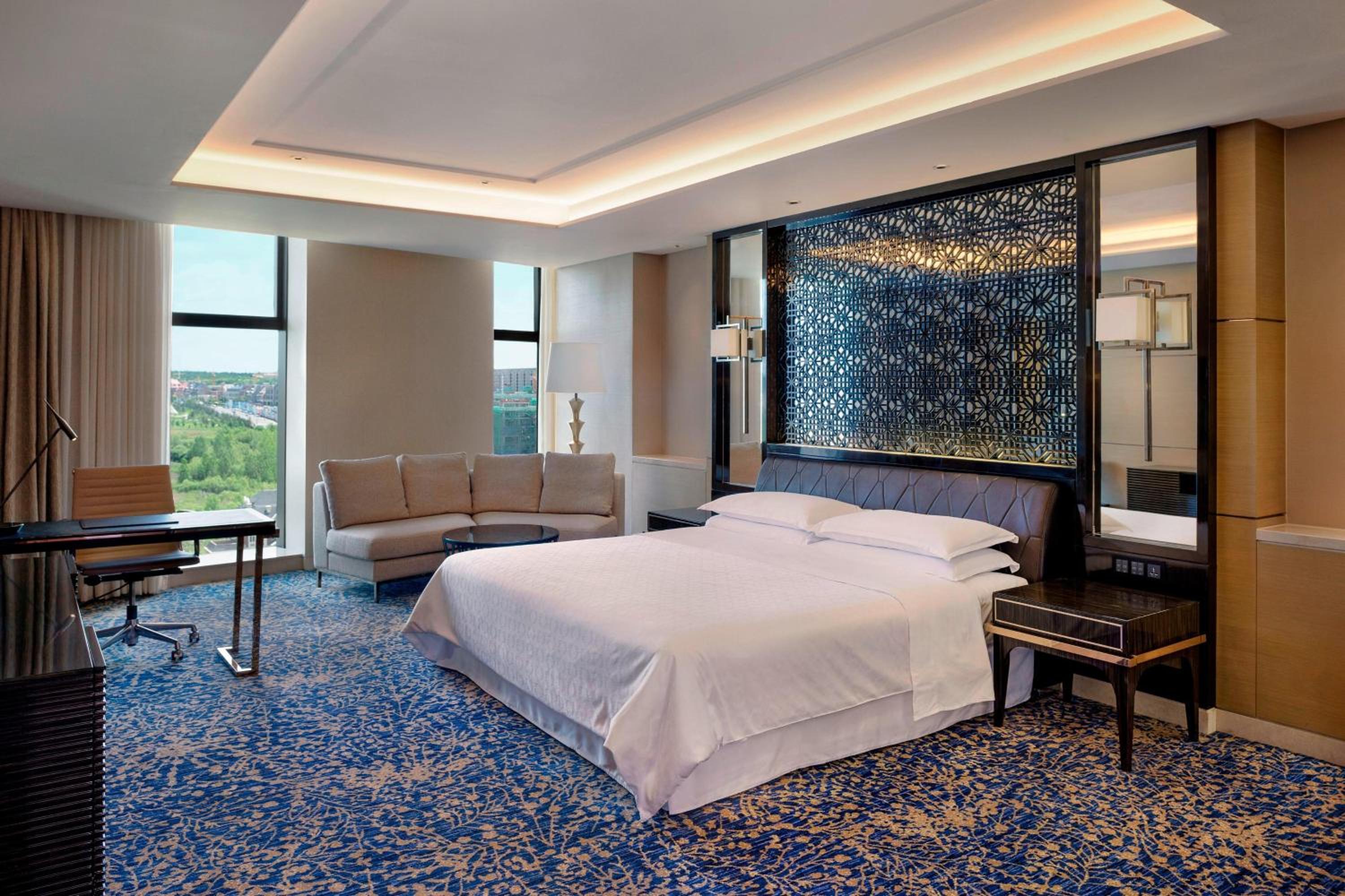 Grand Deluxe Suite, Club level, 1 Bedroom Larger Suite