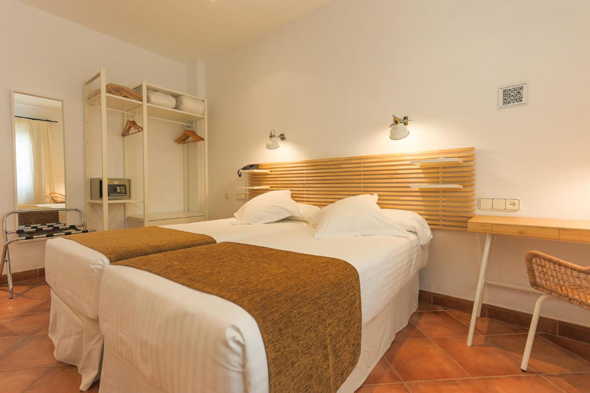 Double or Twin Room - Photo 1