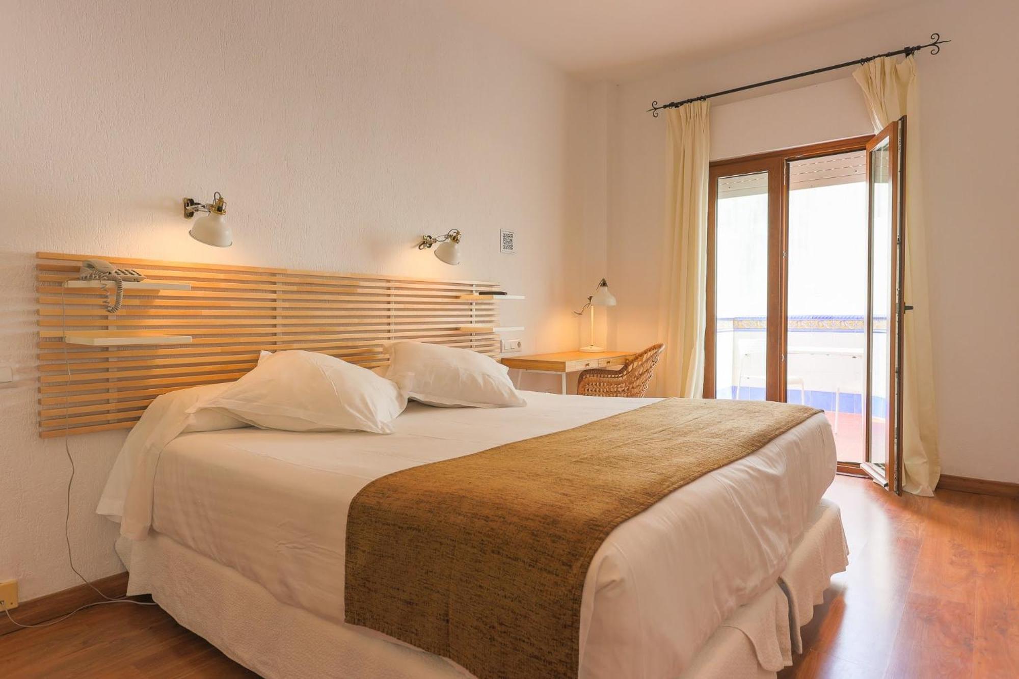 Double or Twin Room - Photo 2