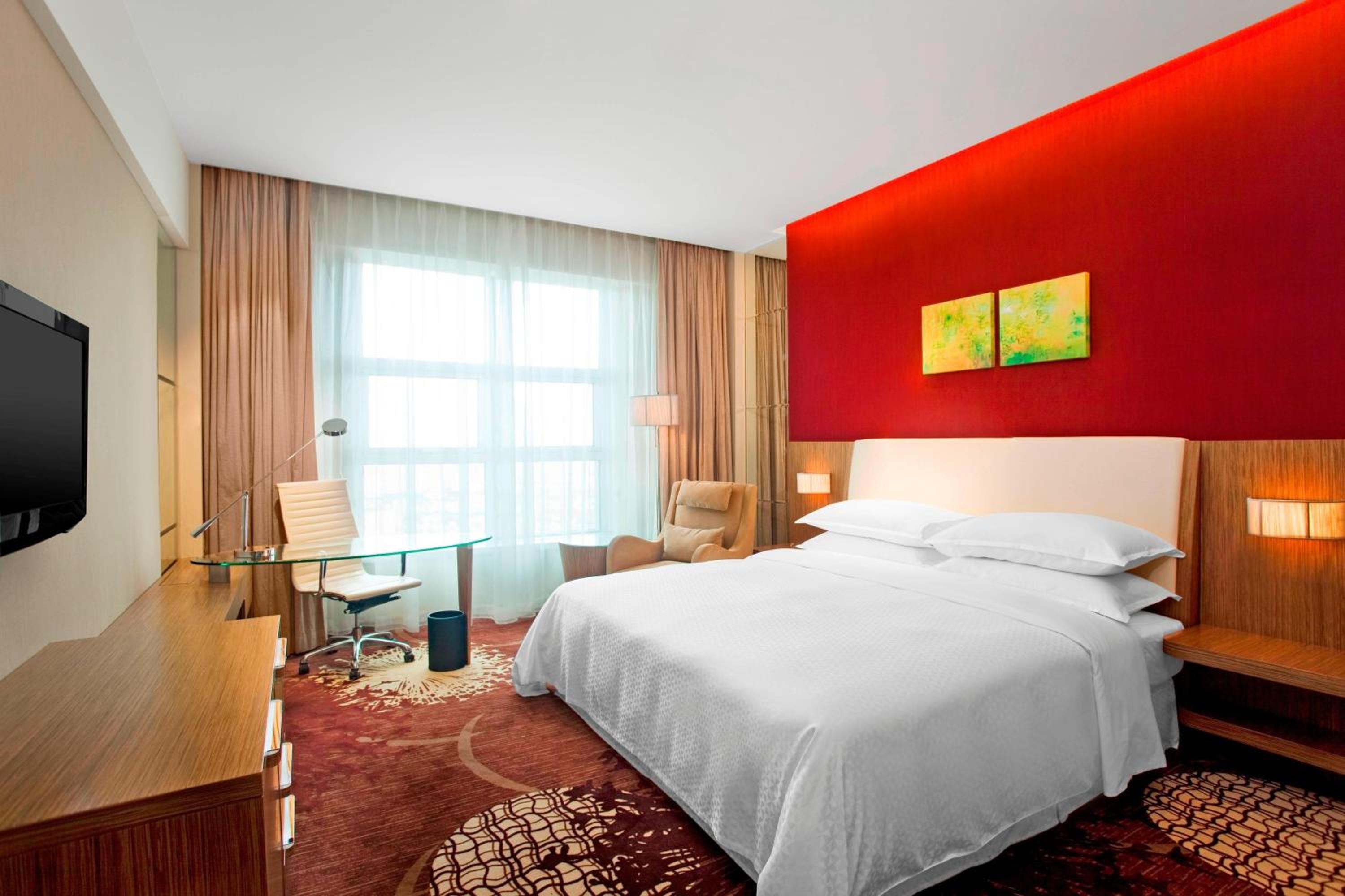 Superior King, Guest room, 1 King - Photo 5