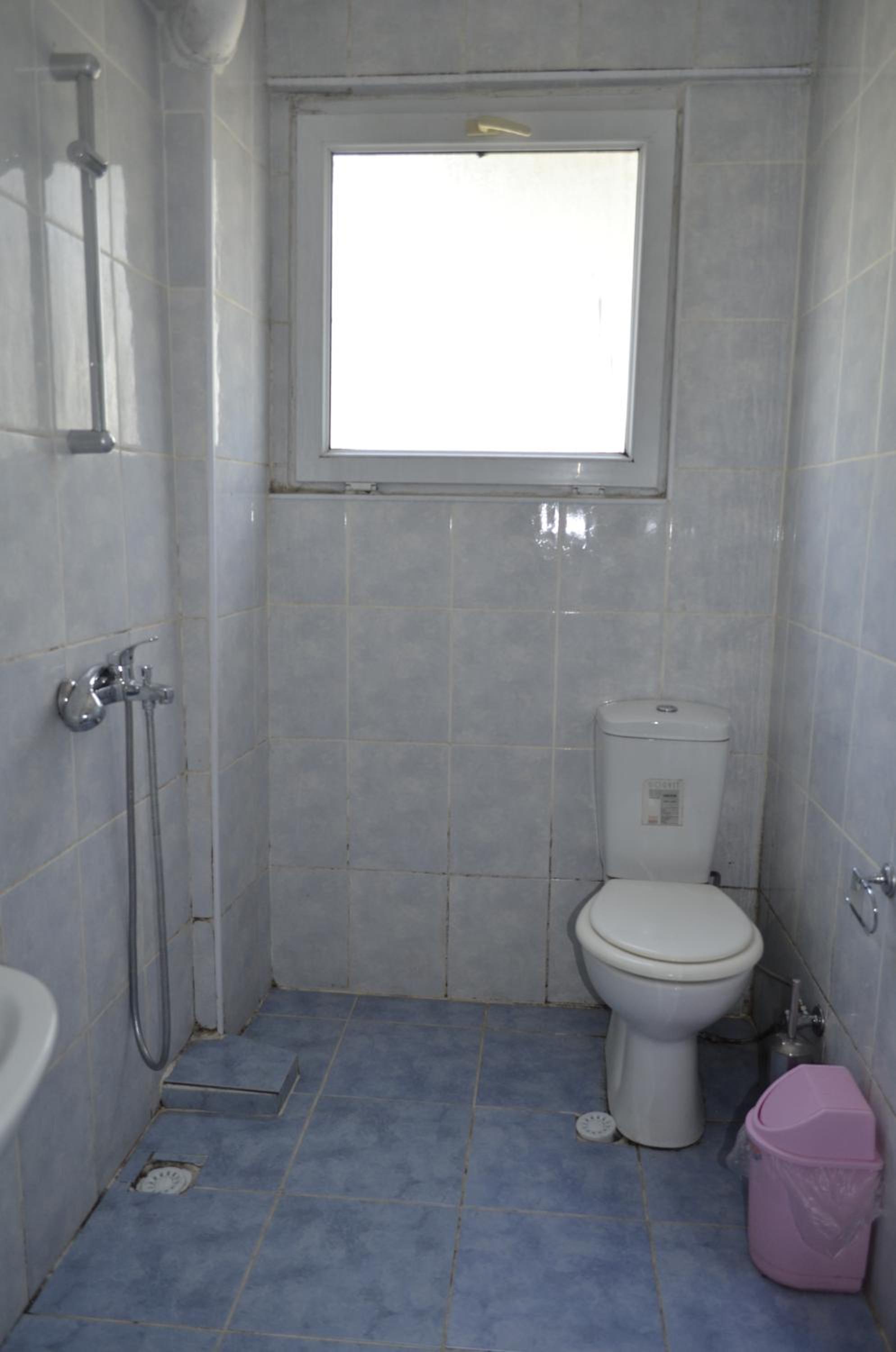 Budget Single Room with Shared Bathroom photo 2
