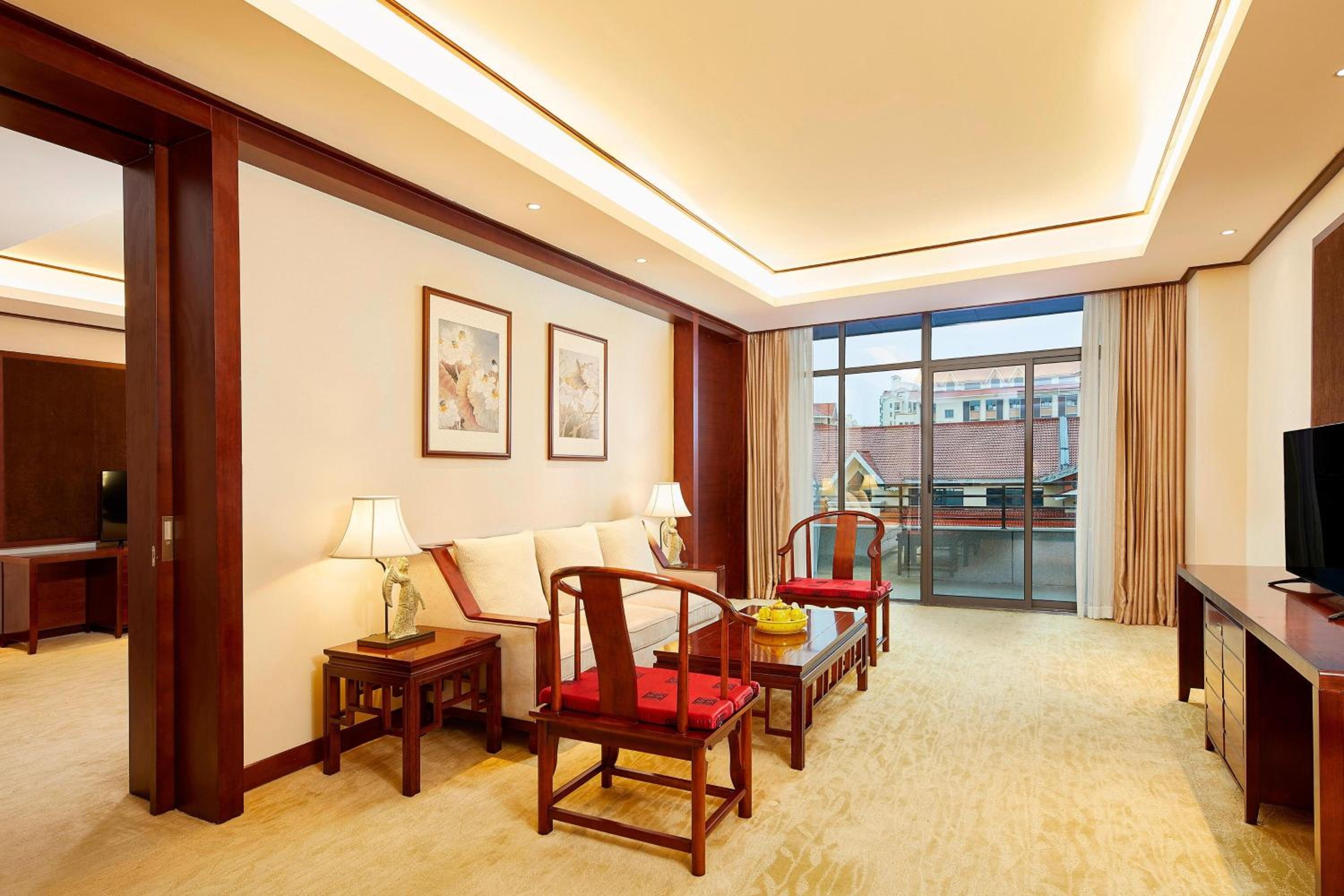 Deluxe Suite photo 3