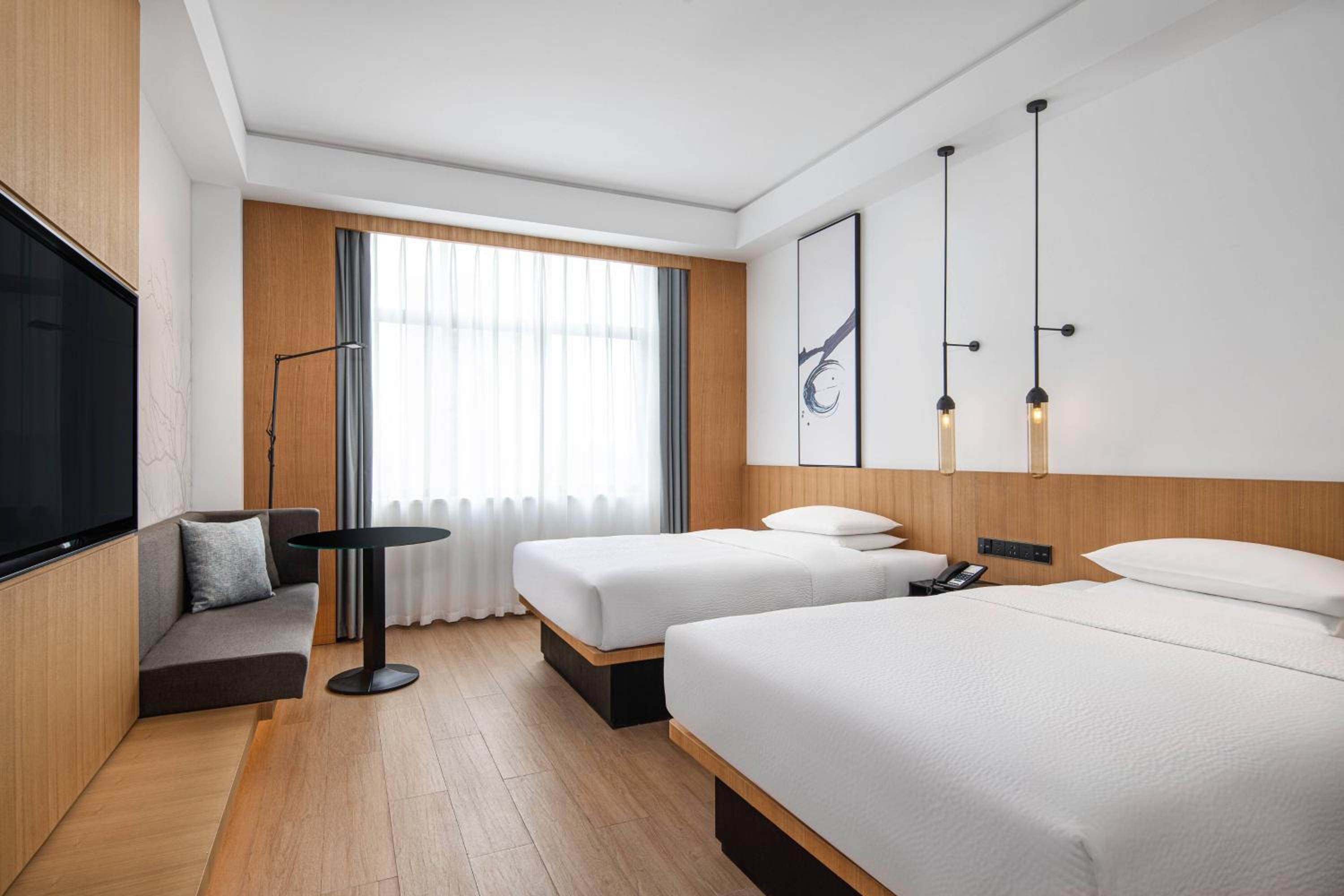 Deluxe Guest  room with 2 Double, City view photo 1