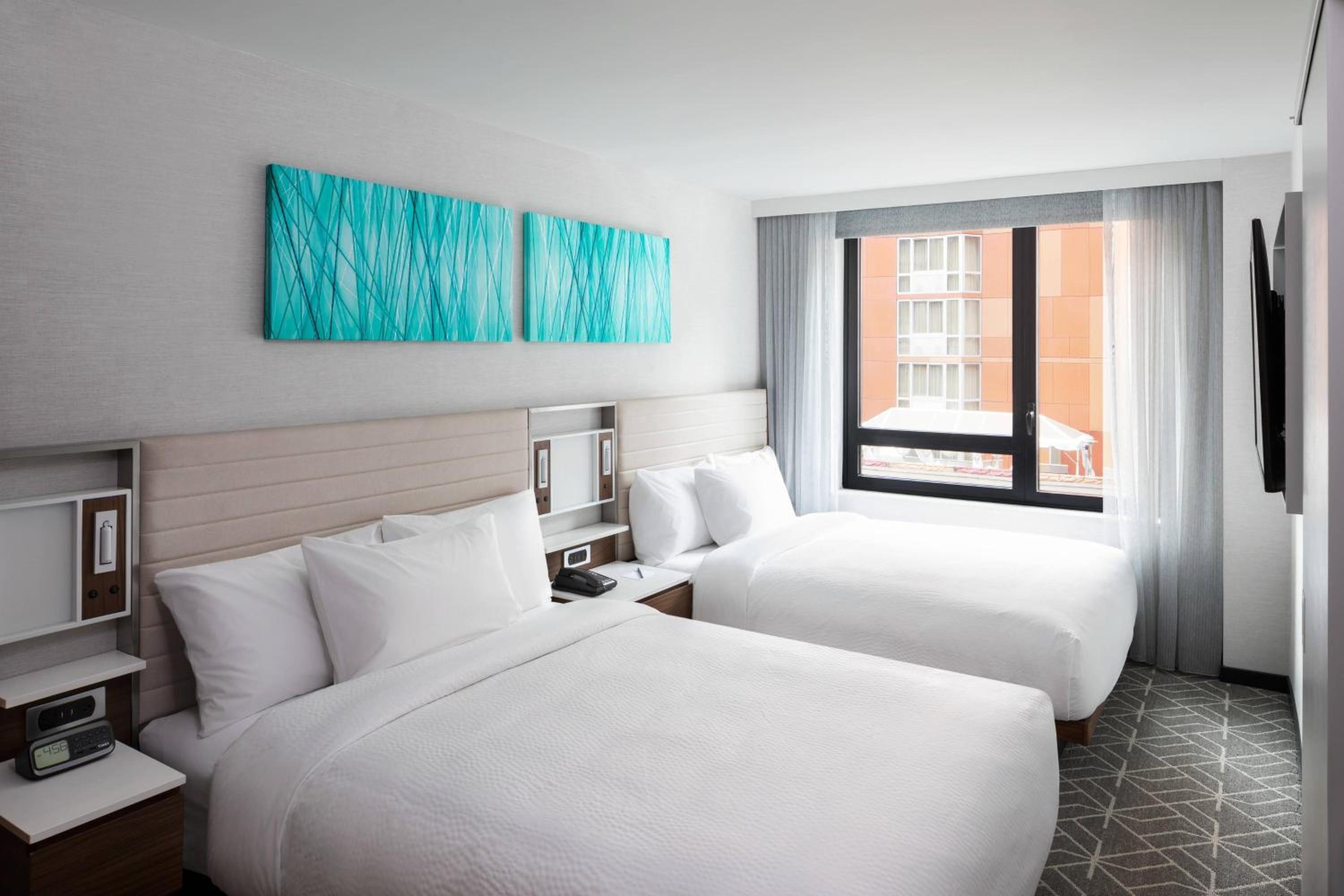 Queen Room with Two Queen Beds photo 1