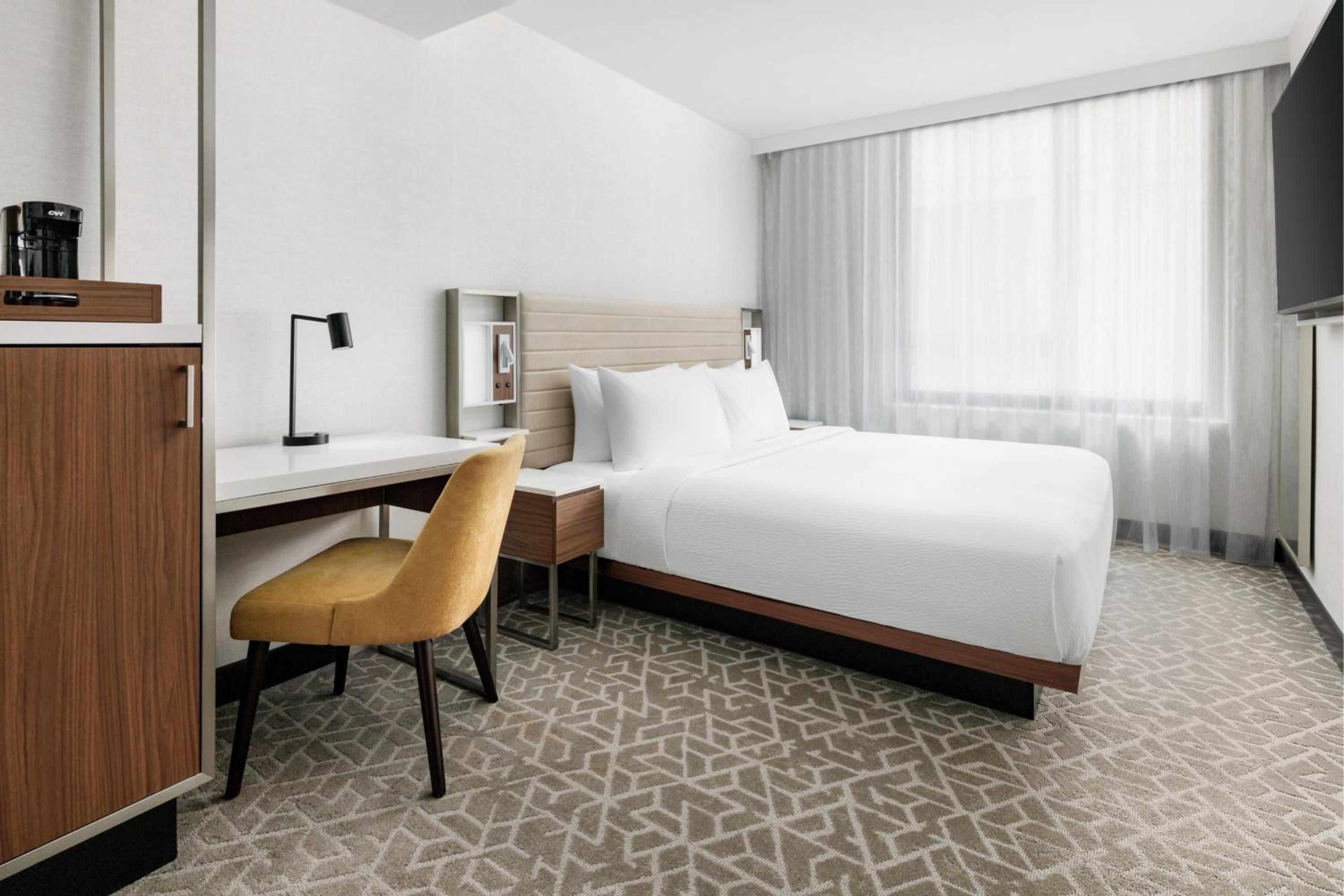 King Room with Roll-In Shower - Mobility Access/Hearing Accessible photo 2