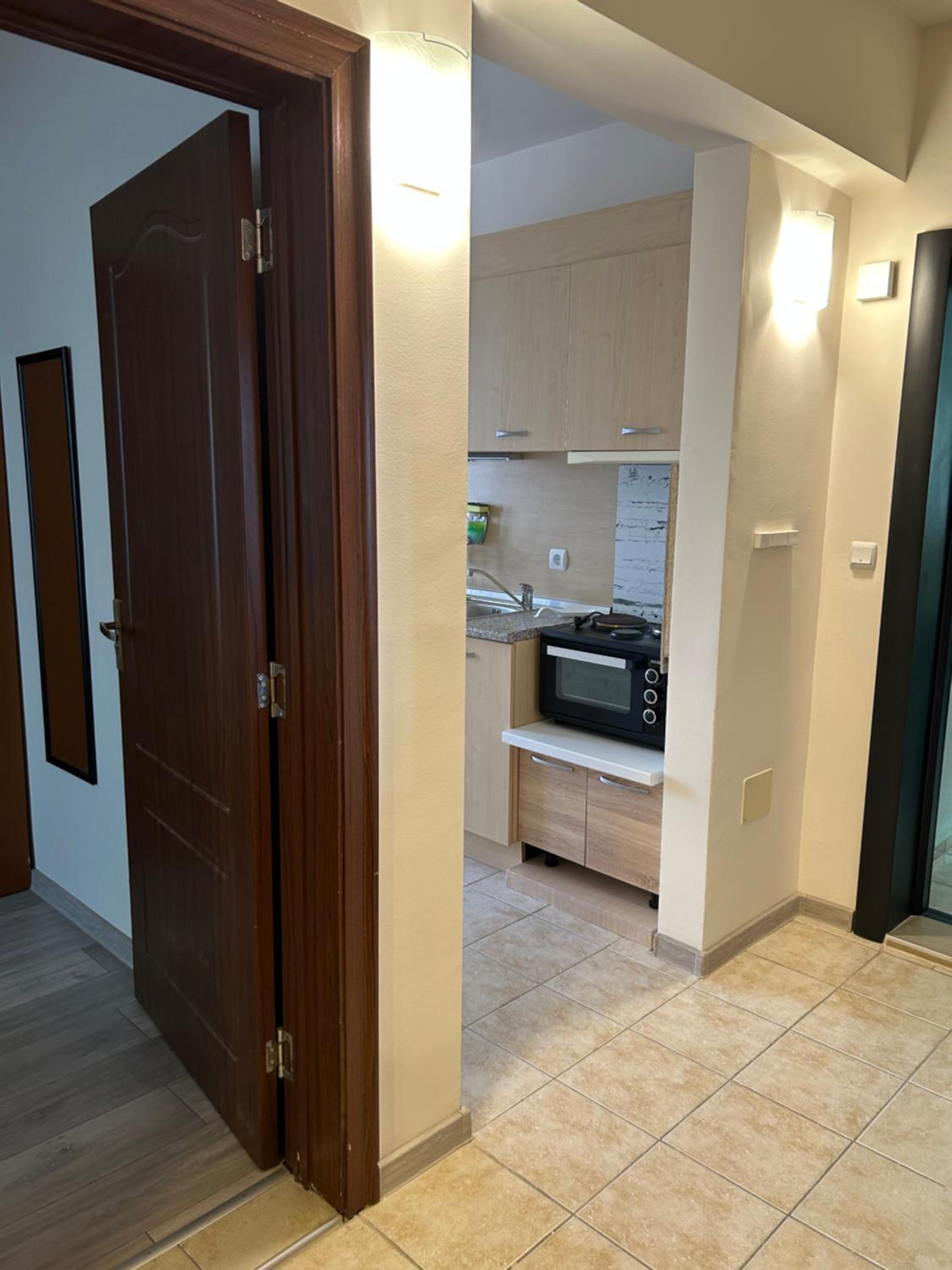 One-Bedroom Apartment - Photo 3