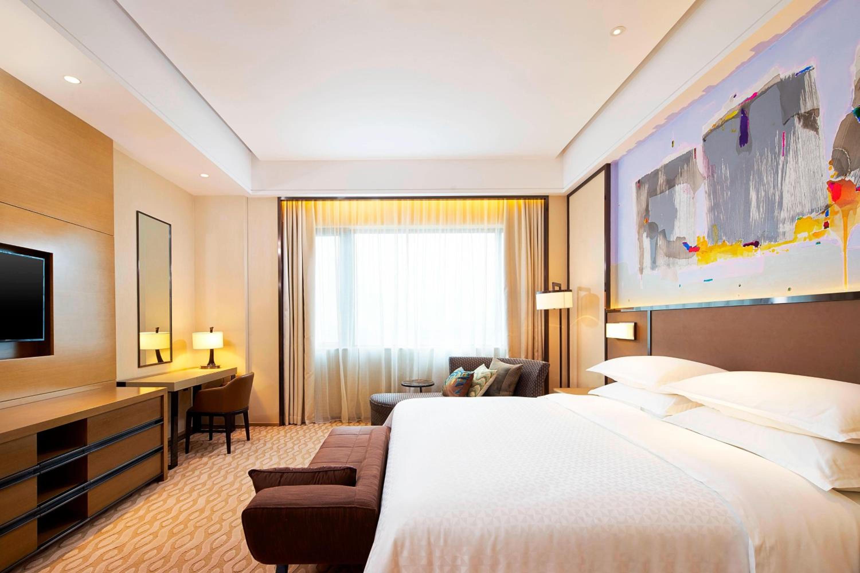 Premier Deluxe Suite, 1 Bedroom Suite, 1 King, High floor photo 2