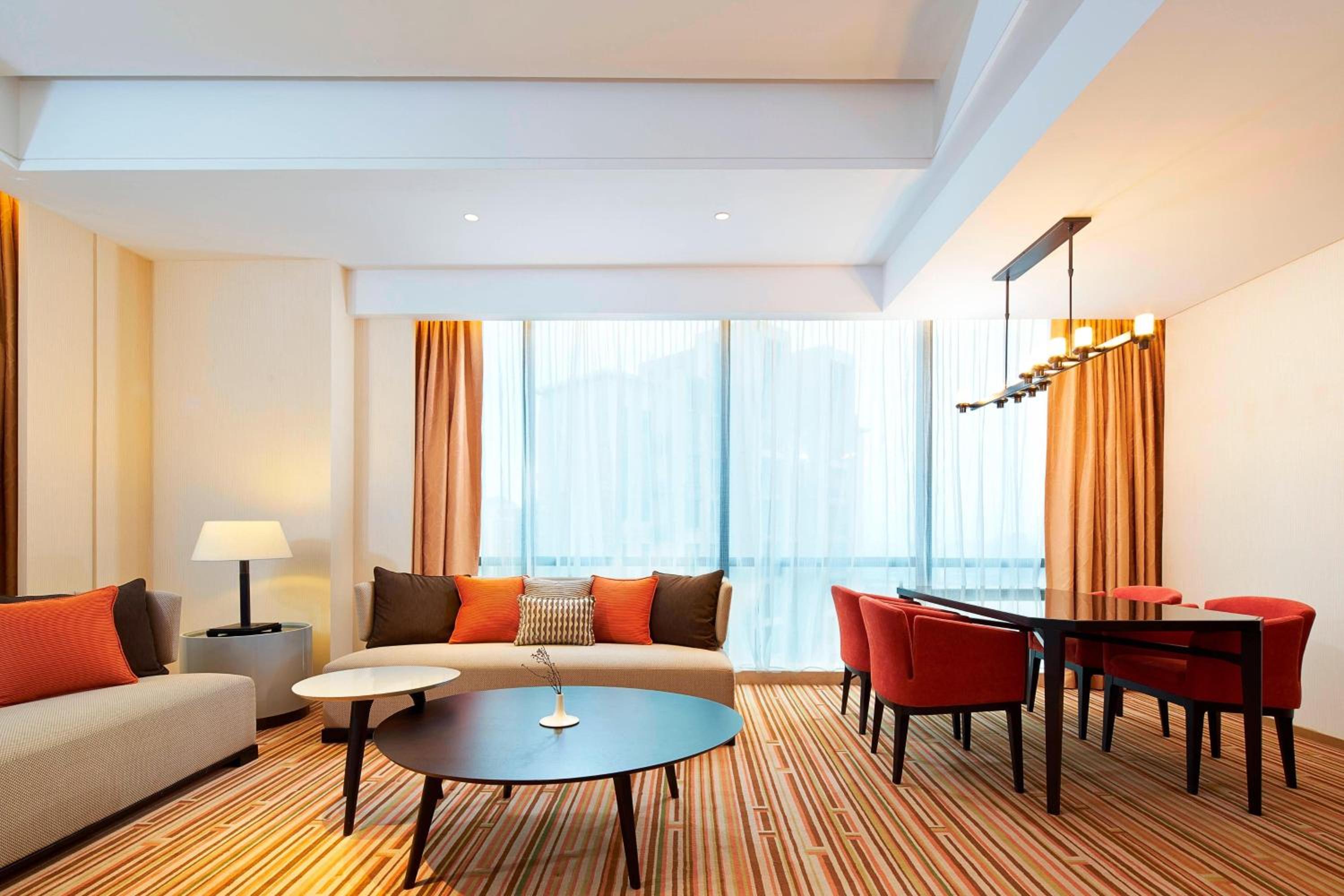 Deluxe Suite