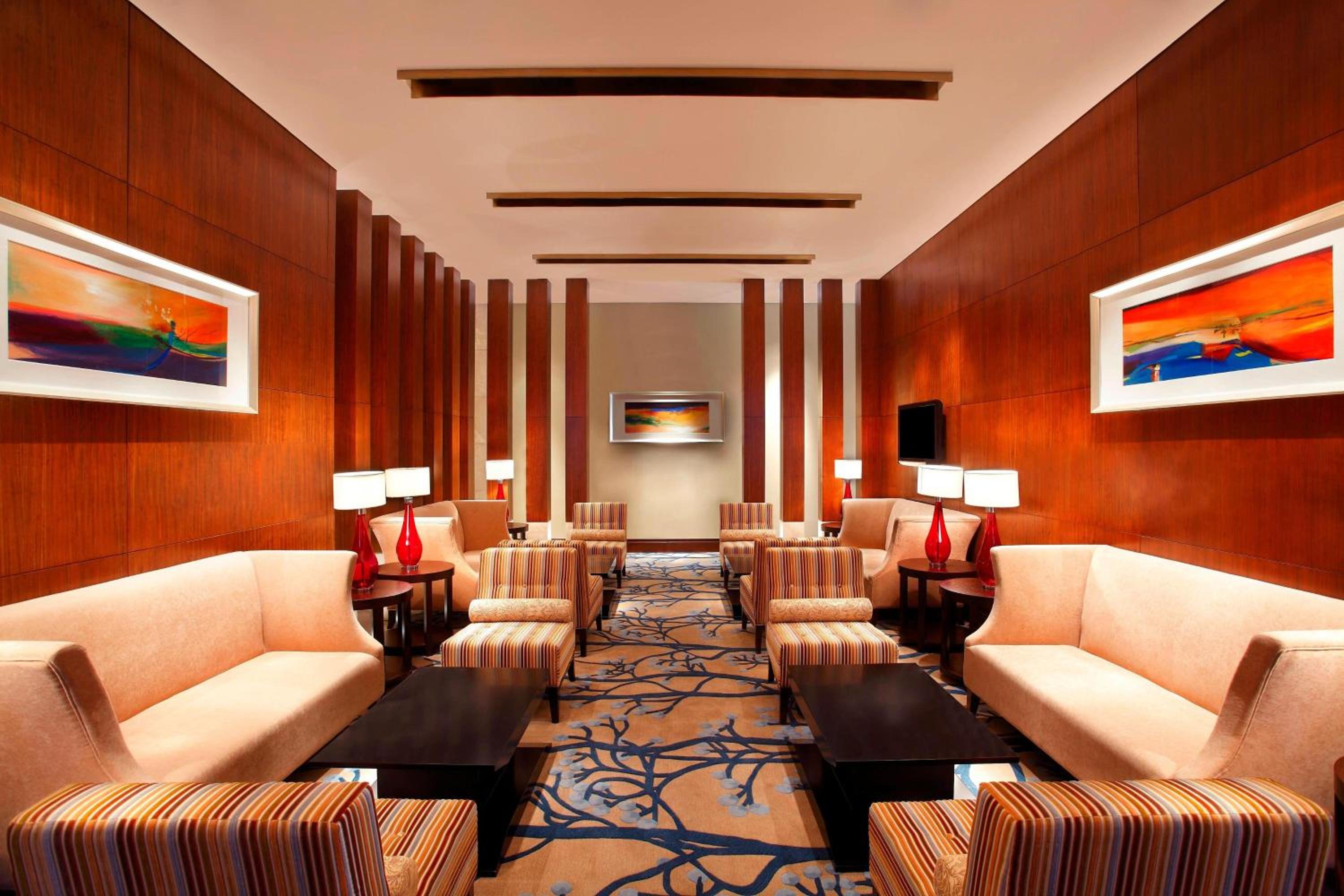 Club Deluxe, Club lounge access, Guest room, 1 King - Photo 5