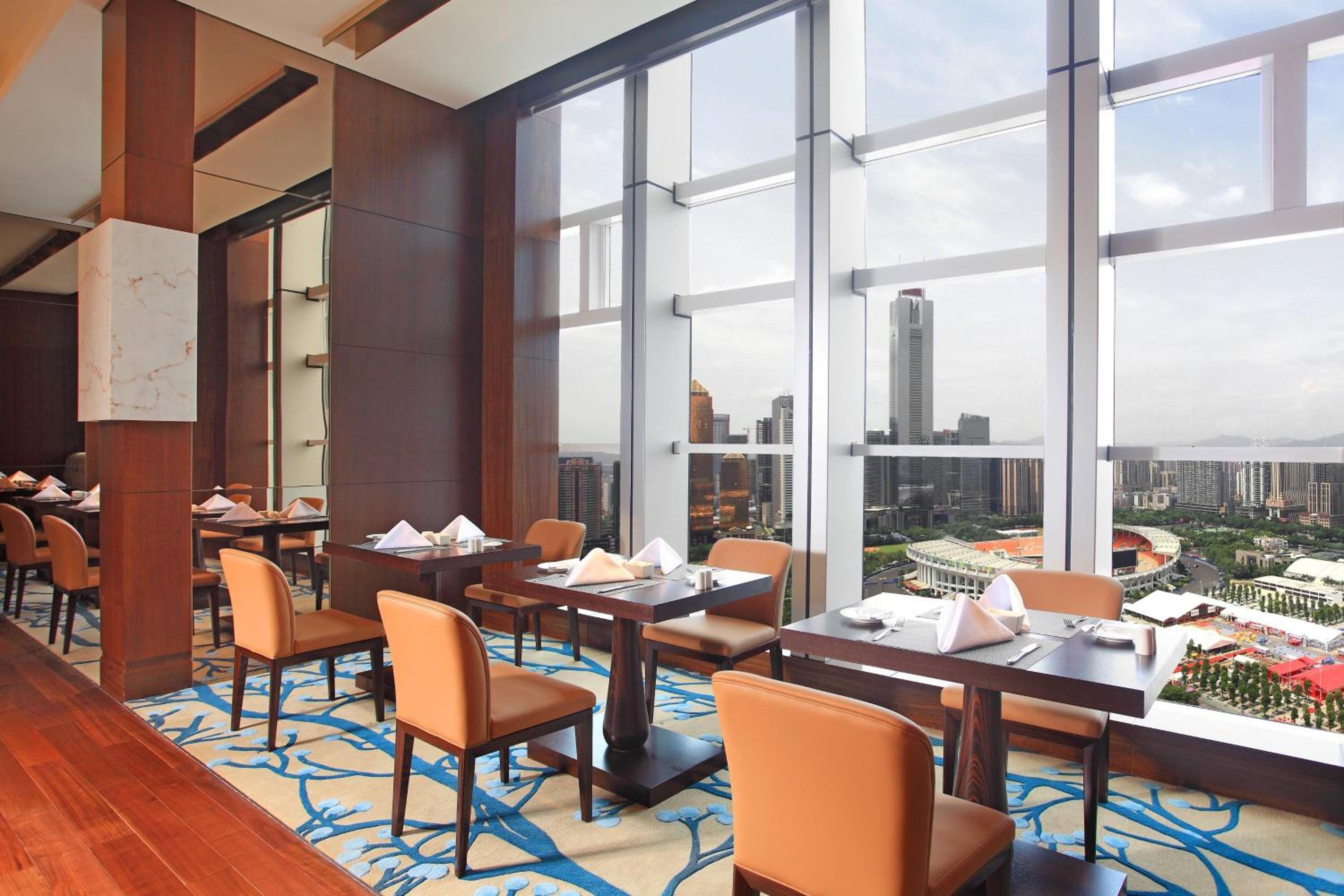 Club Deluxe, Club lounge access, Guest room, 1 King - Photo 4
