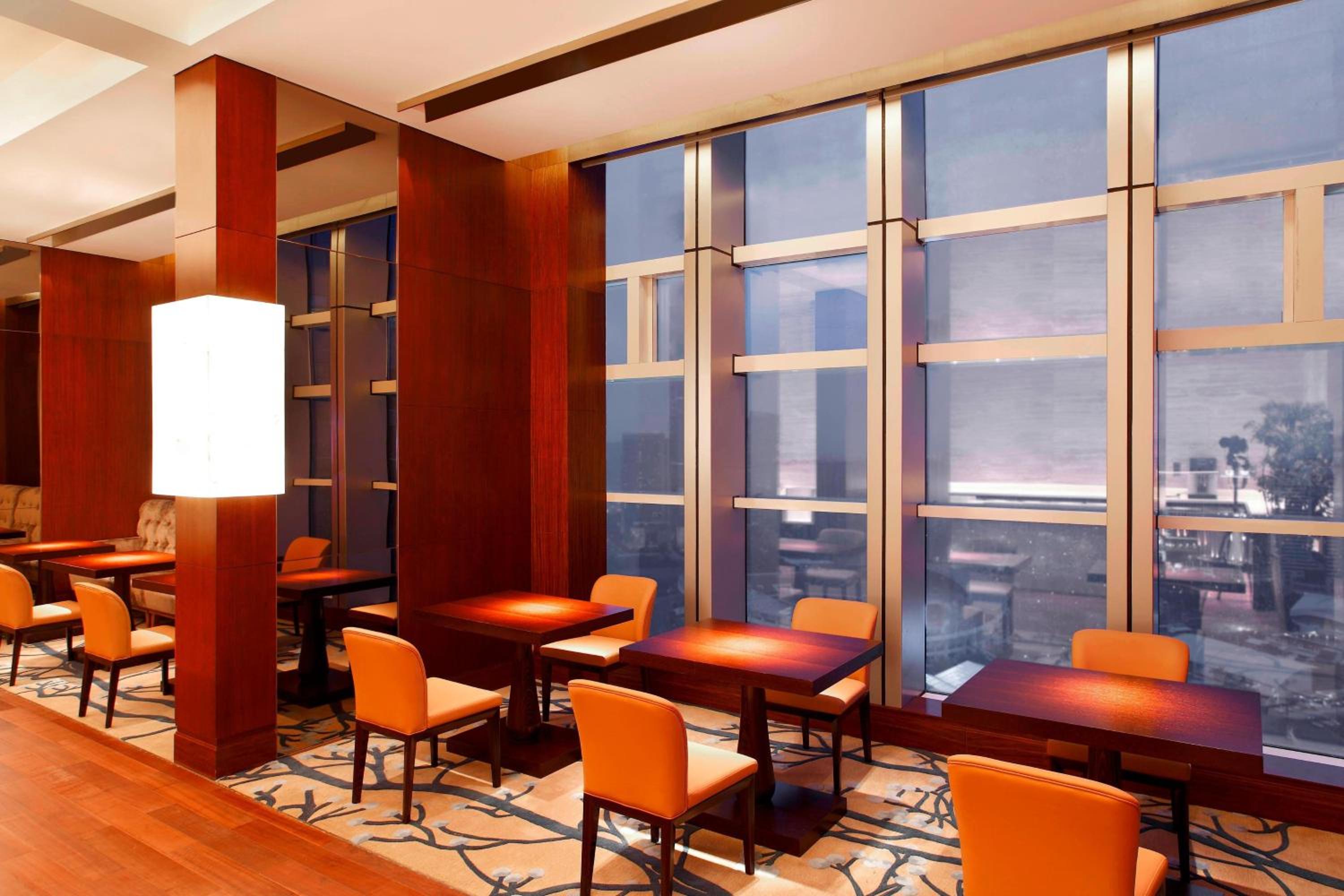 Club Deluxe, Club lounge access, Guest room, 1 King - Photo 2
