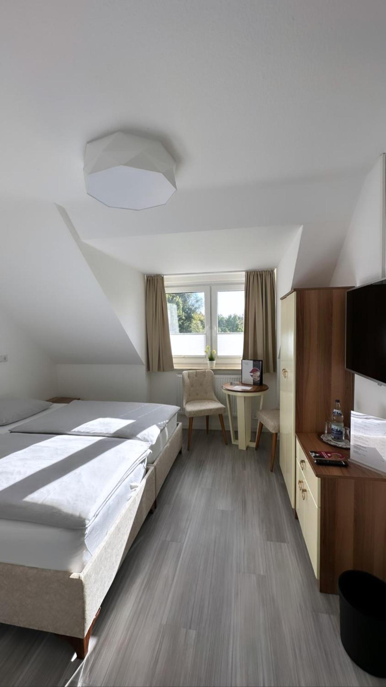 Standard Double Room with Shared Bathroom photo 3