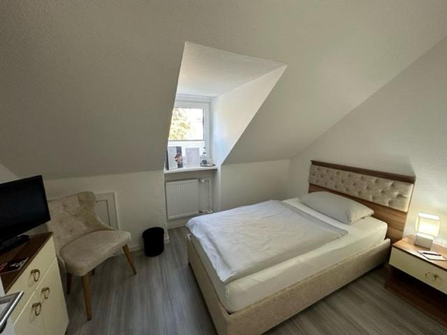 Single Room with Shared Shower and Toilet photo 1