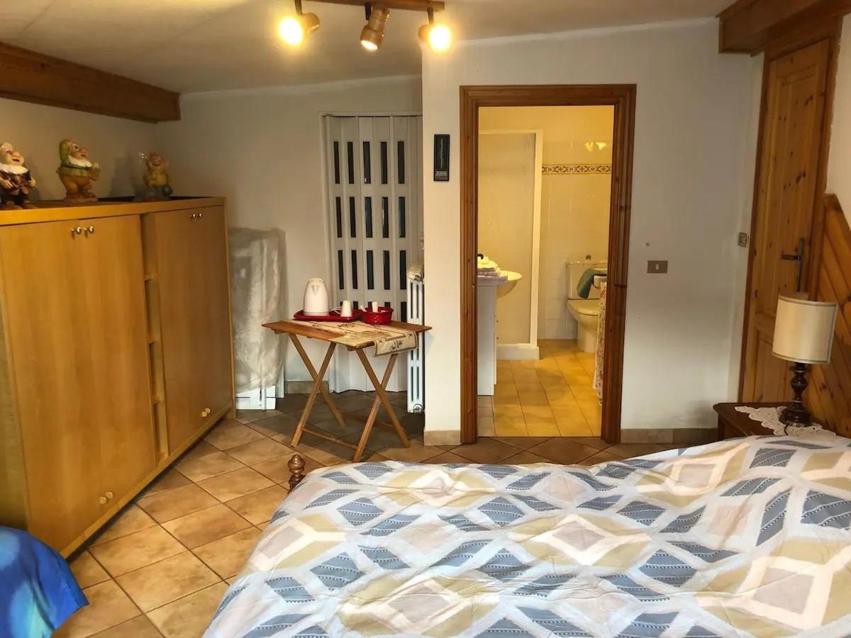 Triple Room with Private Bathroom photo 2