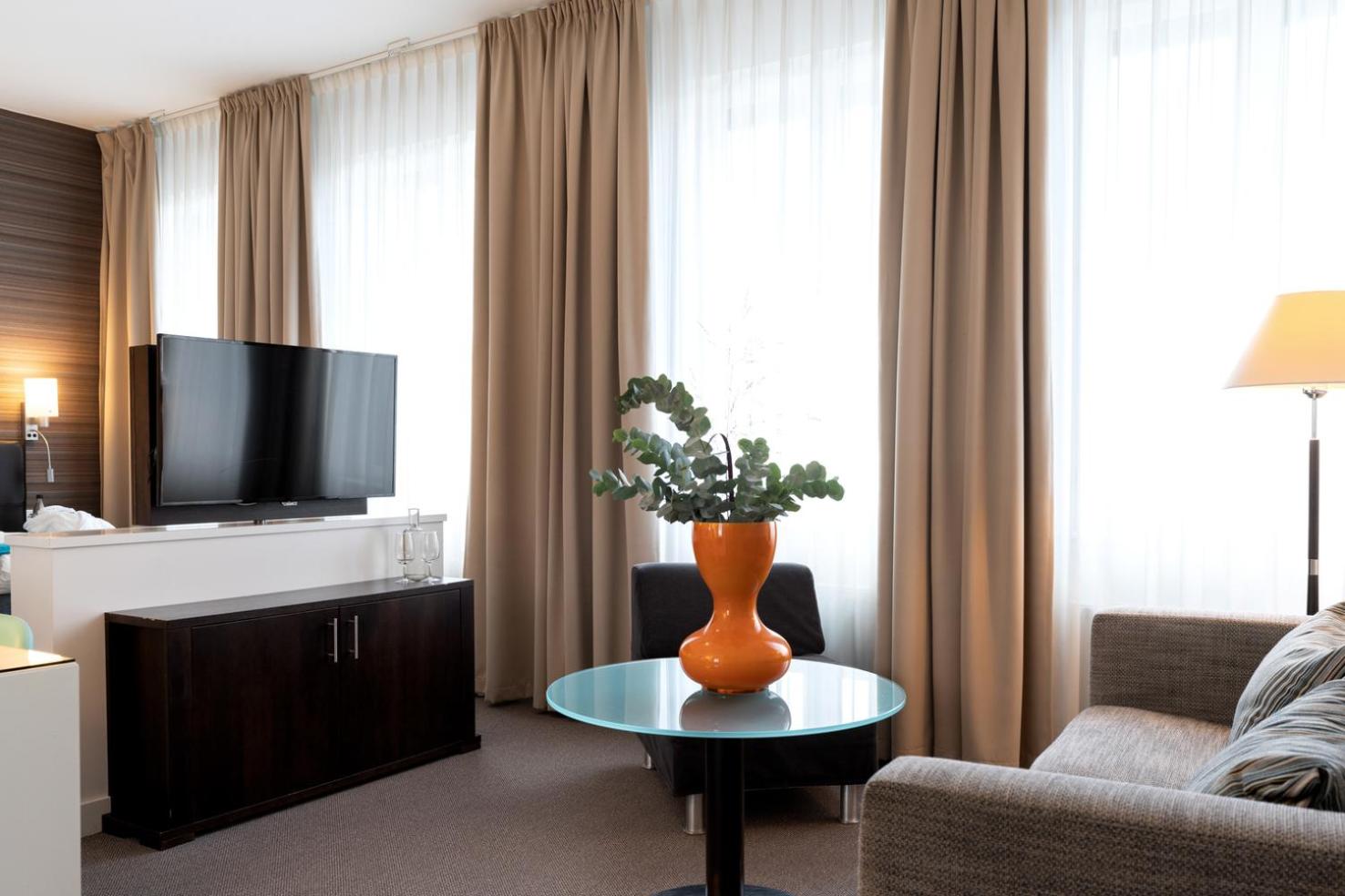 Junior Suite (2 Adults) - Photo 1