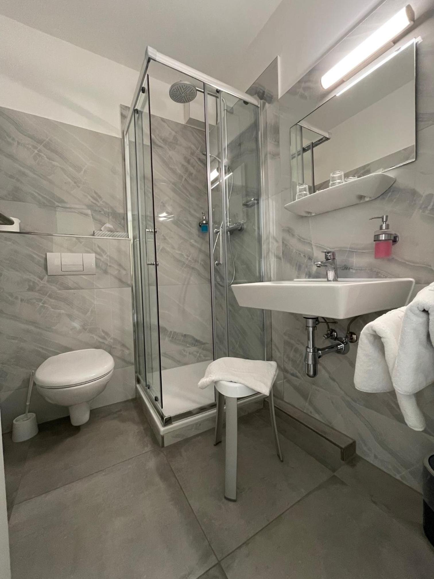 Budget Double Room photo 2