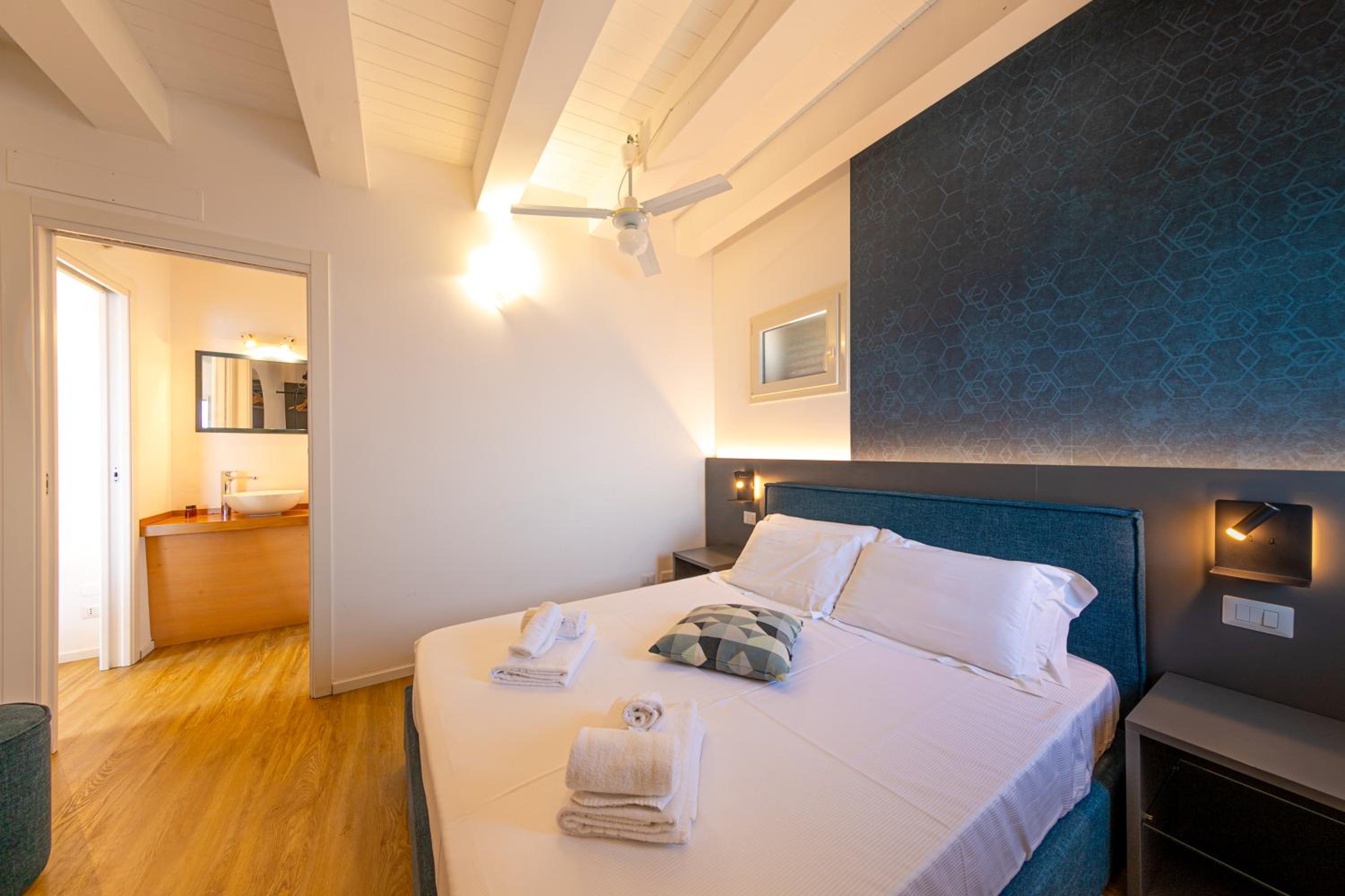 Junior Suite with Sea View - Photo 3