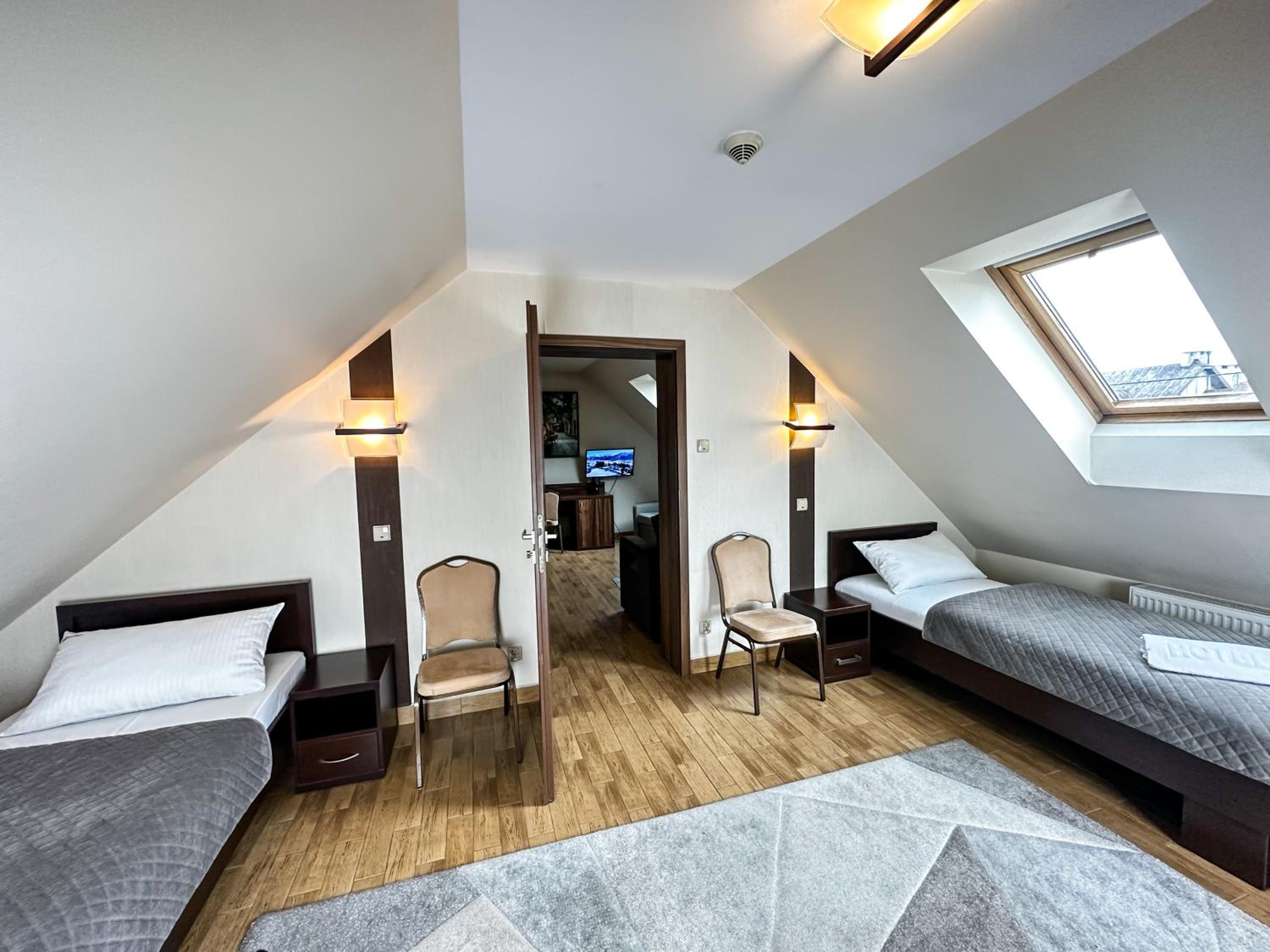 Quadruple Room - Photo 5