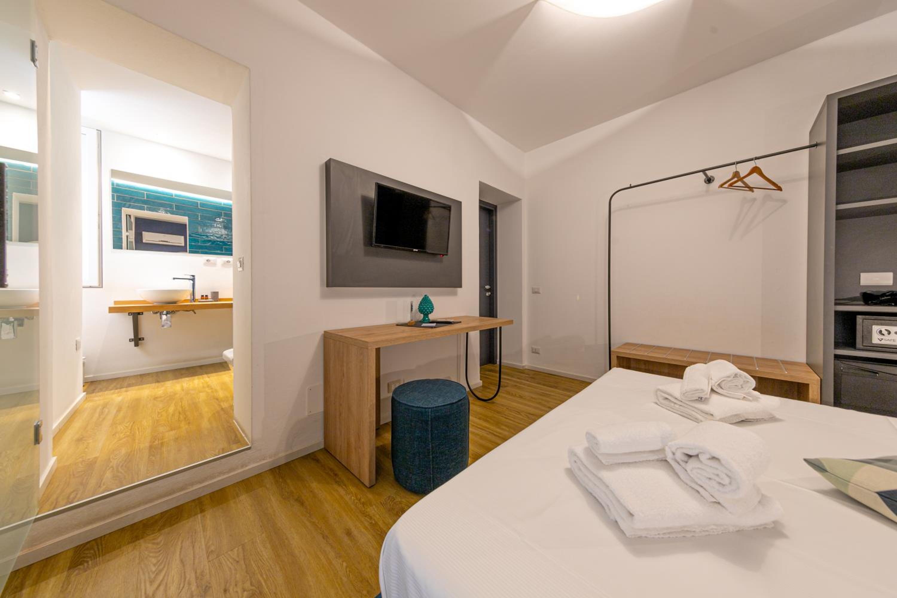 Standard Double Room - Photo 1