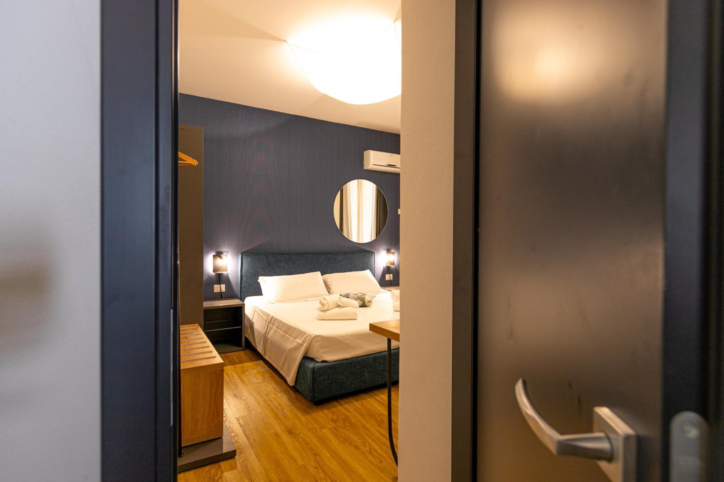 Standard Double Room - Photo 3