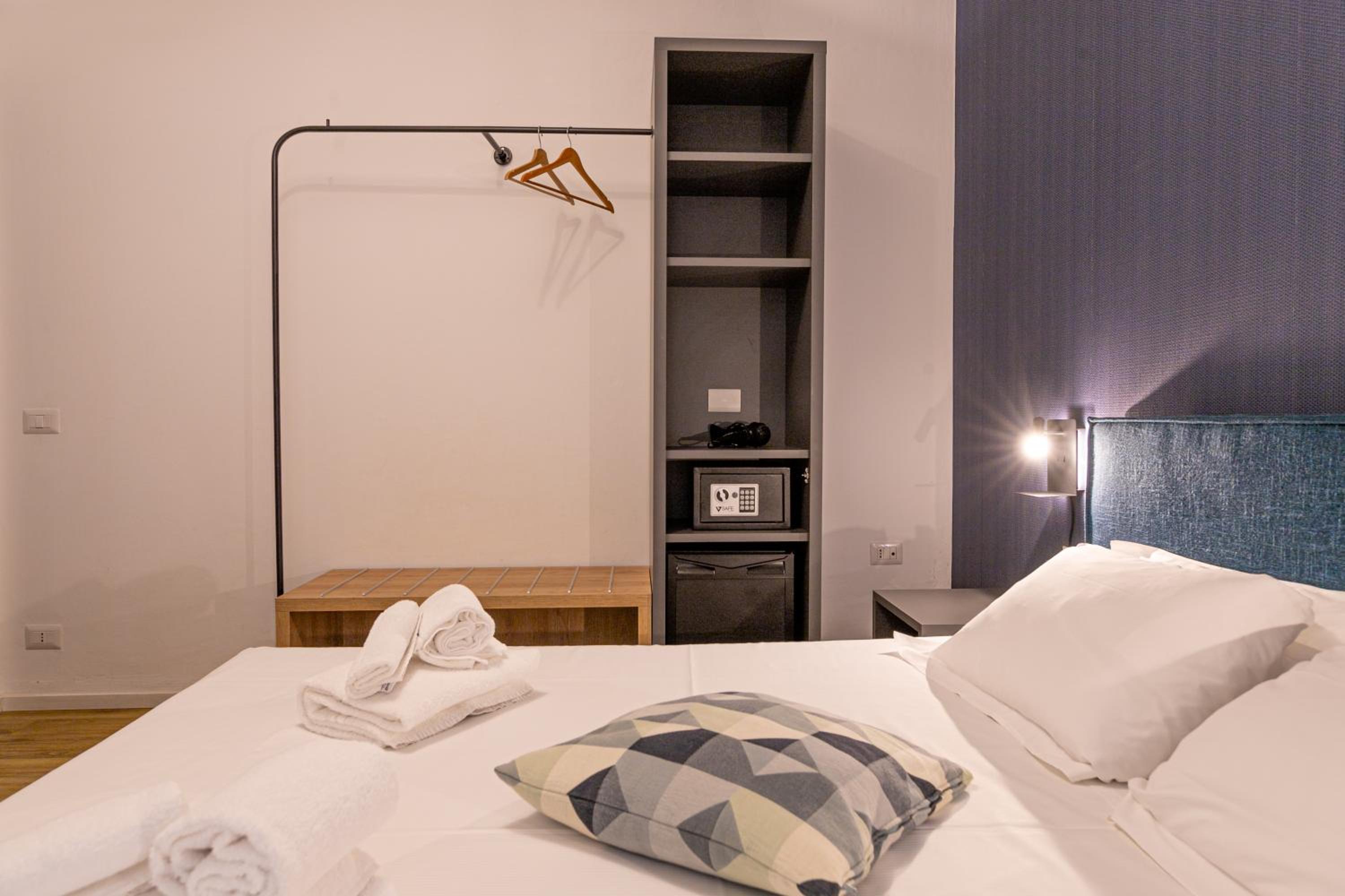 Standard Double Room - Photo 7