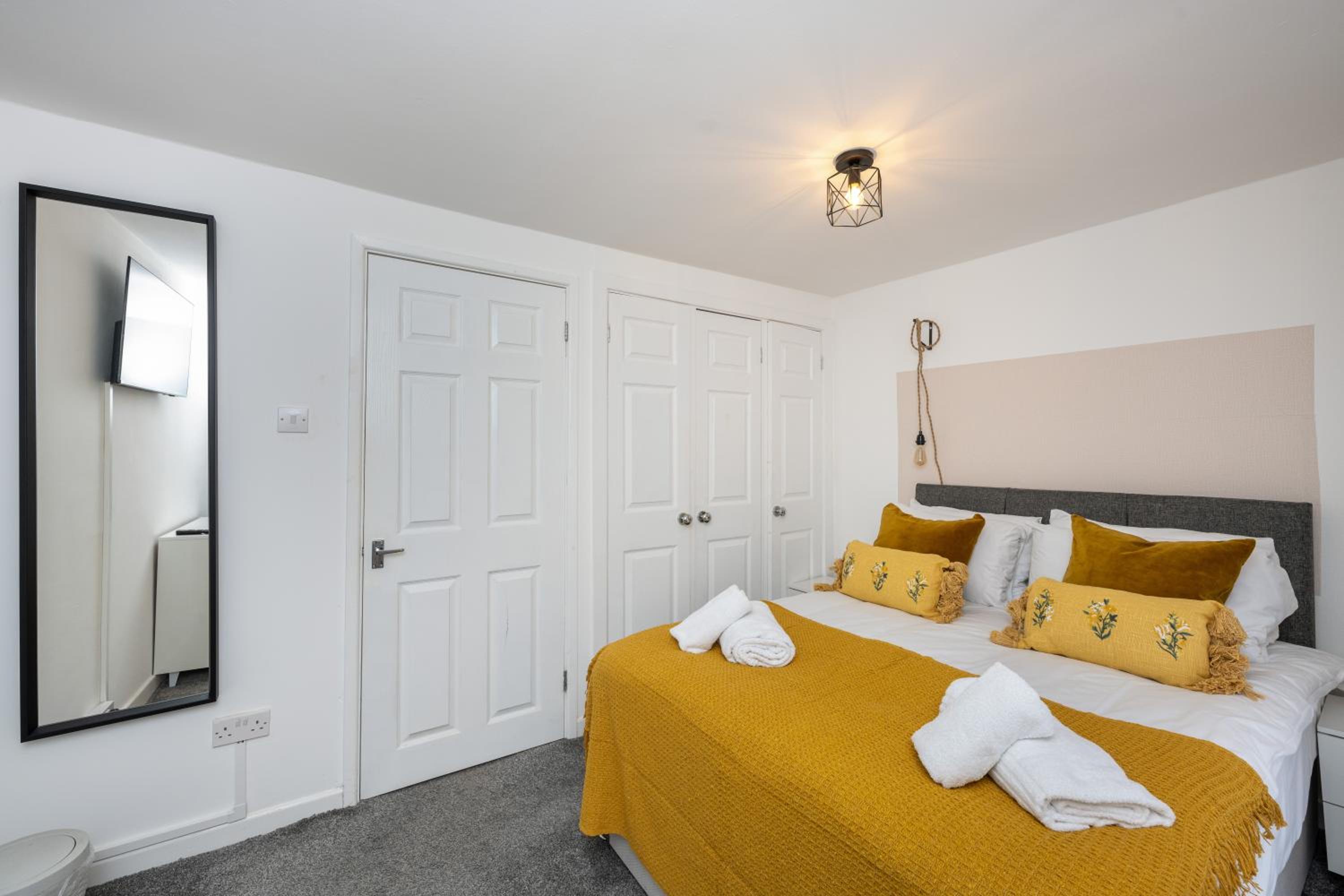 Three-Bedroom House photo 2