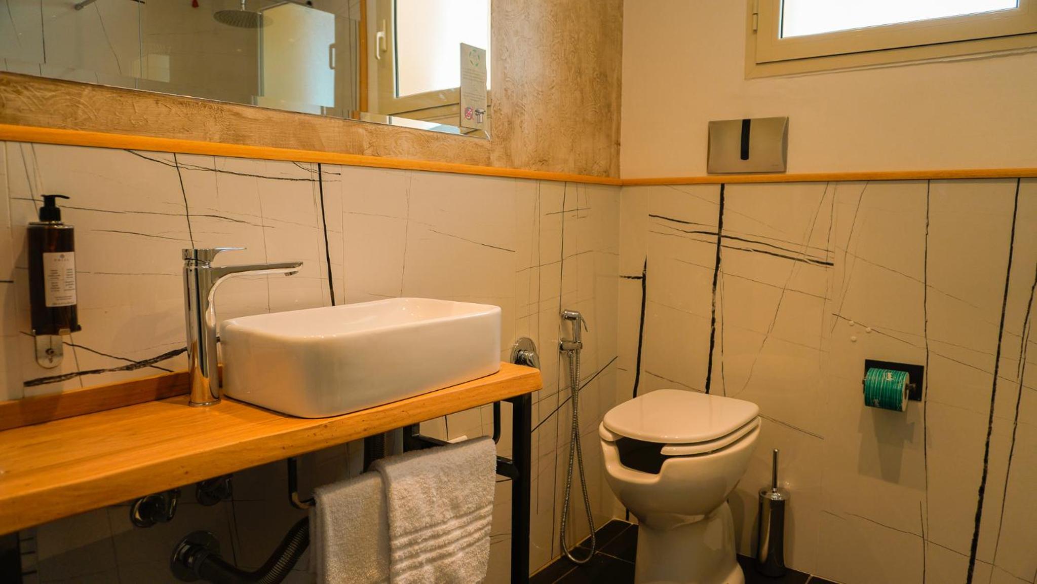 Double or Twin Room - Disability Access - Photo 3