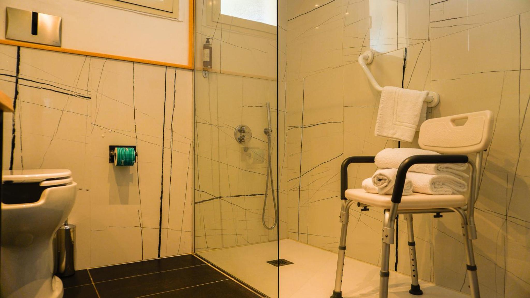 Double or Twin Room - Disability Access - Photo 4