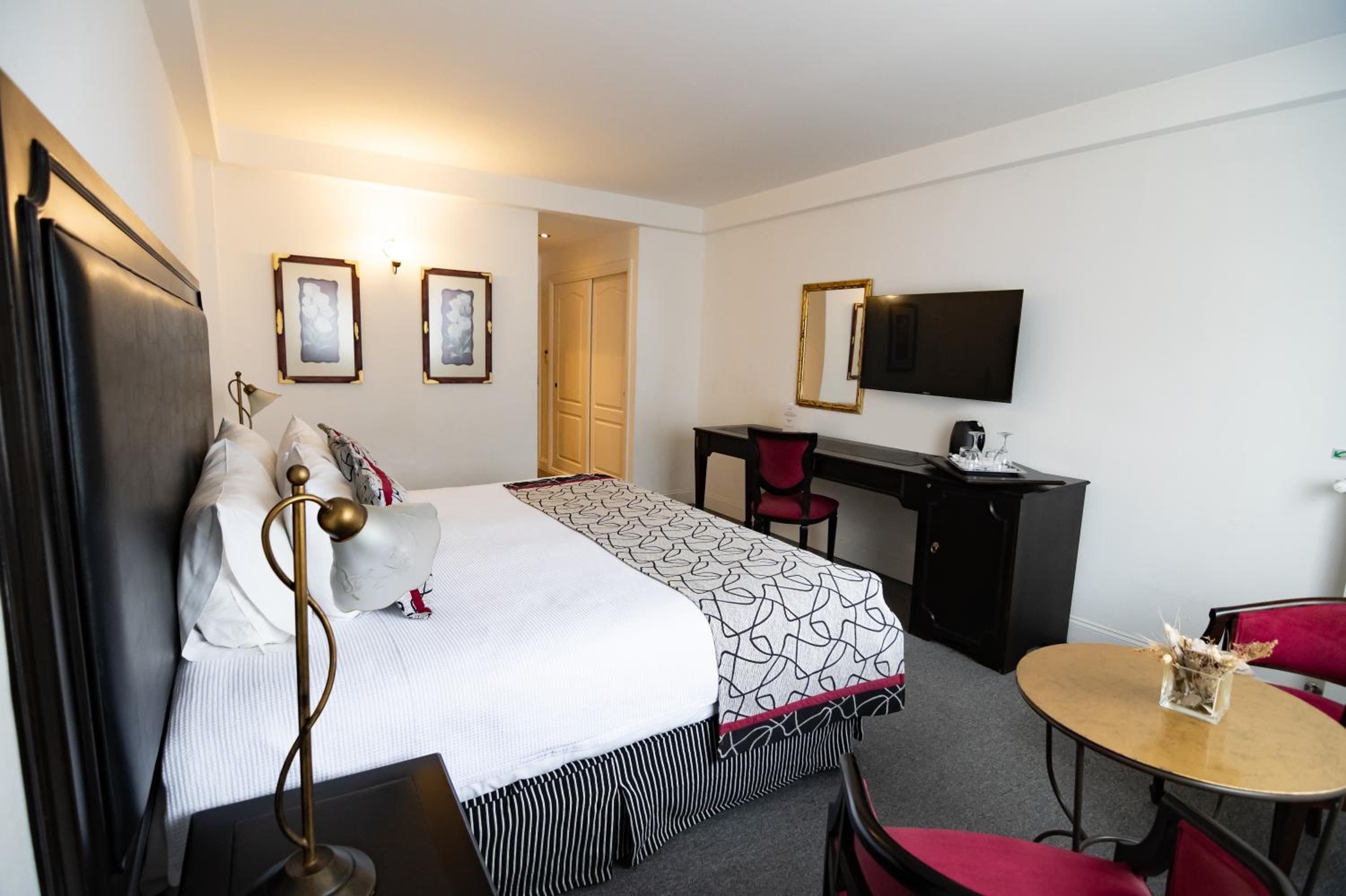 Superior Double or Twin Room photo 2