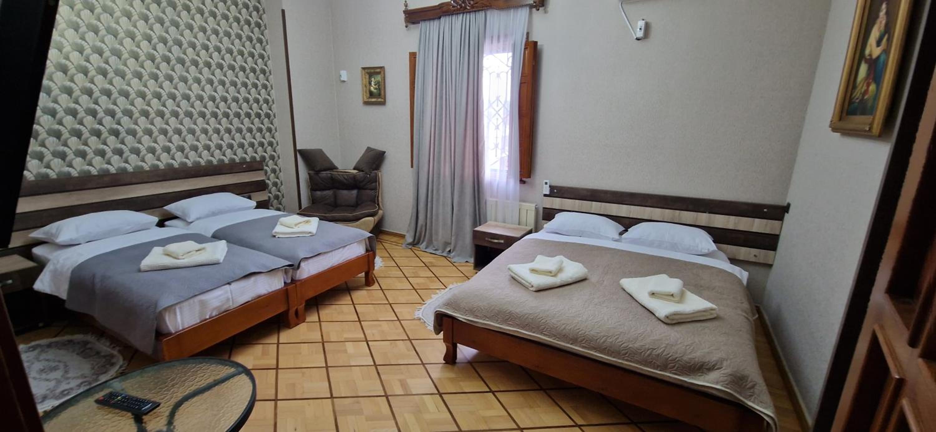 Quadruple Room with Bath photo 1