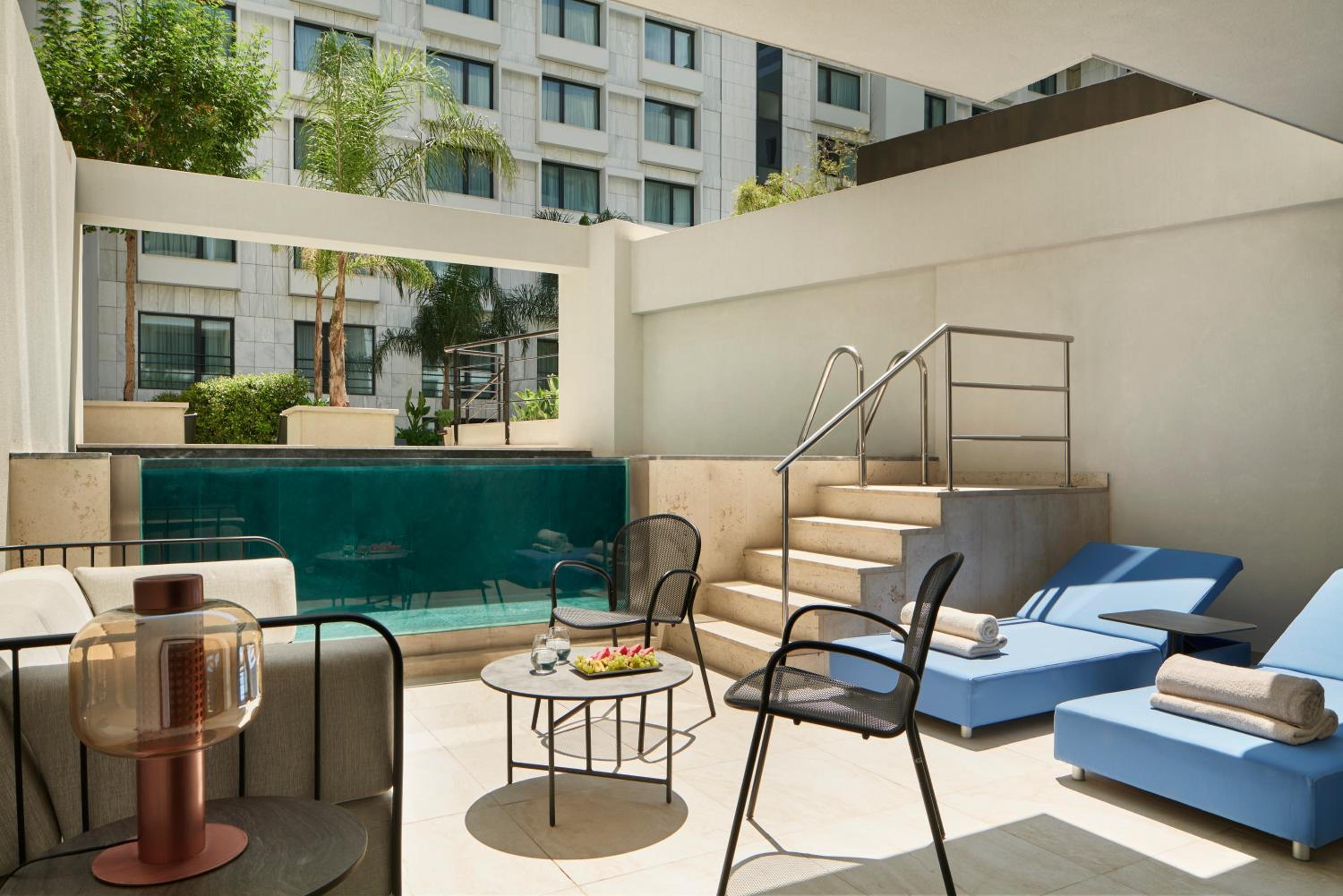 Grand Suite with Pool thumbnail 6