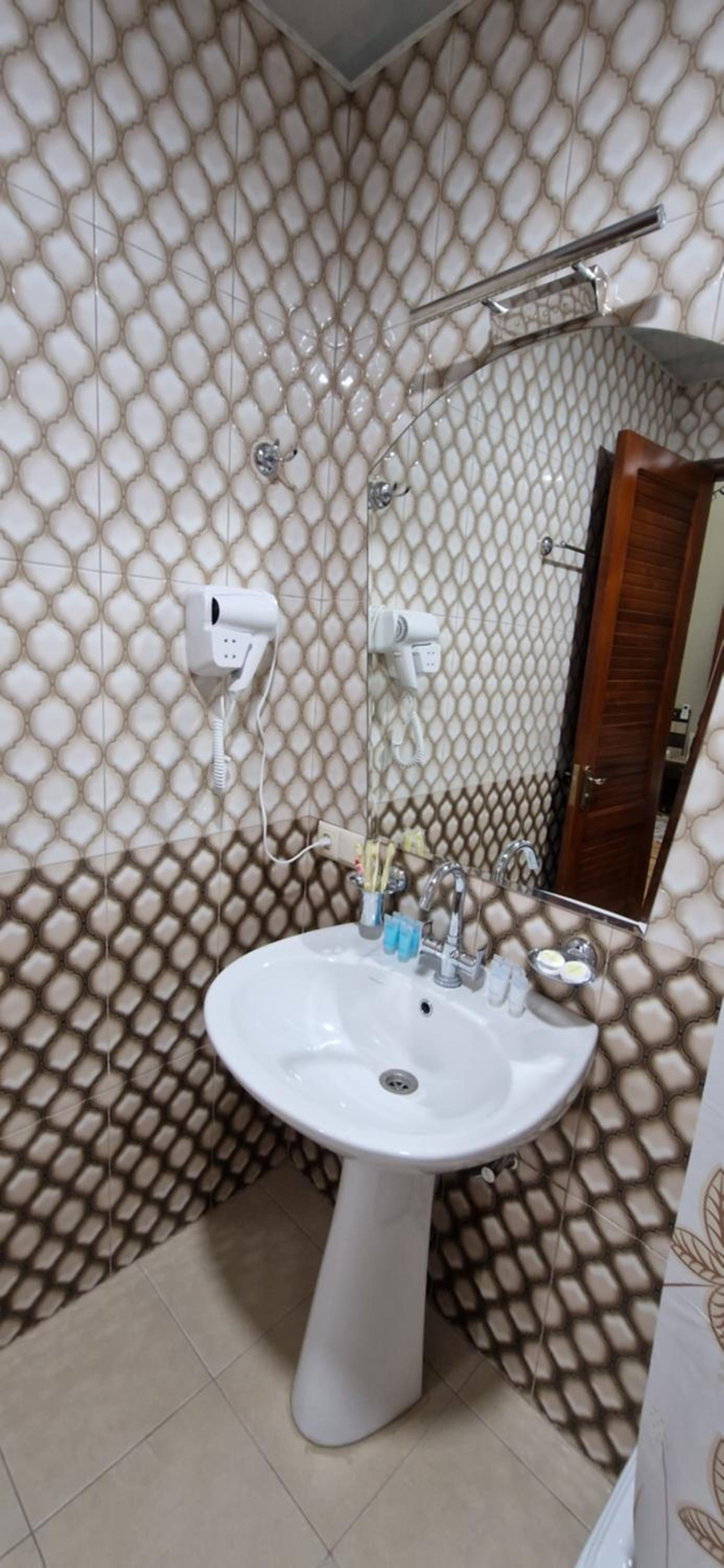 Quadruple Room with Bath photo 2