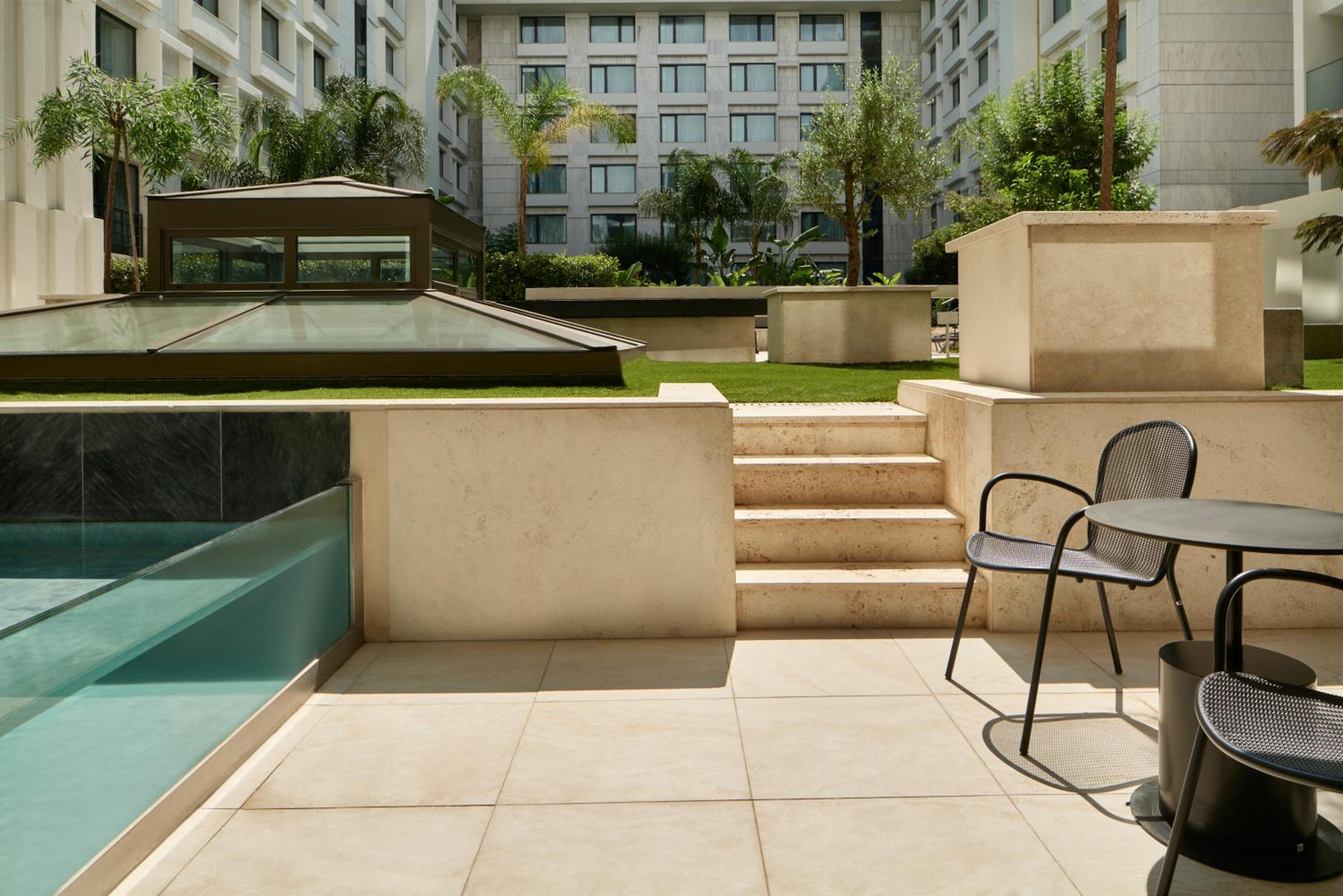 Junior Suite with Pool thumbnail 5